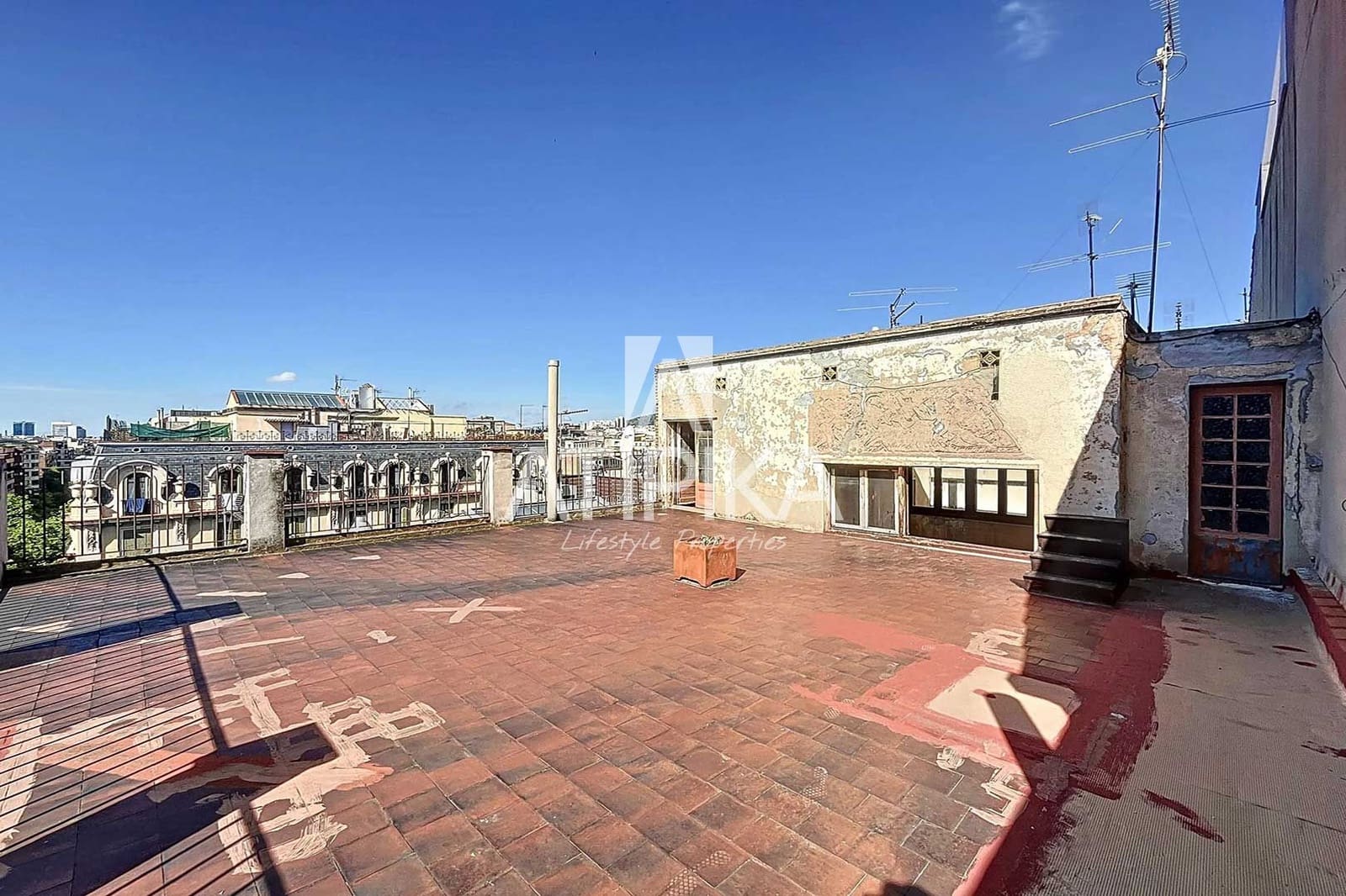 5 bedroom Apartment for sale in Barcelona city - € 2,100,000 (Ref: 8978365)