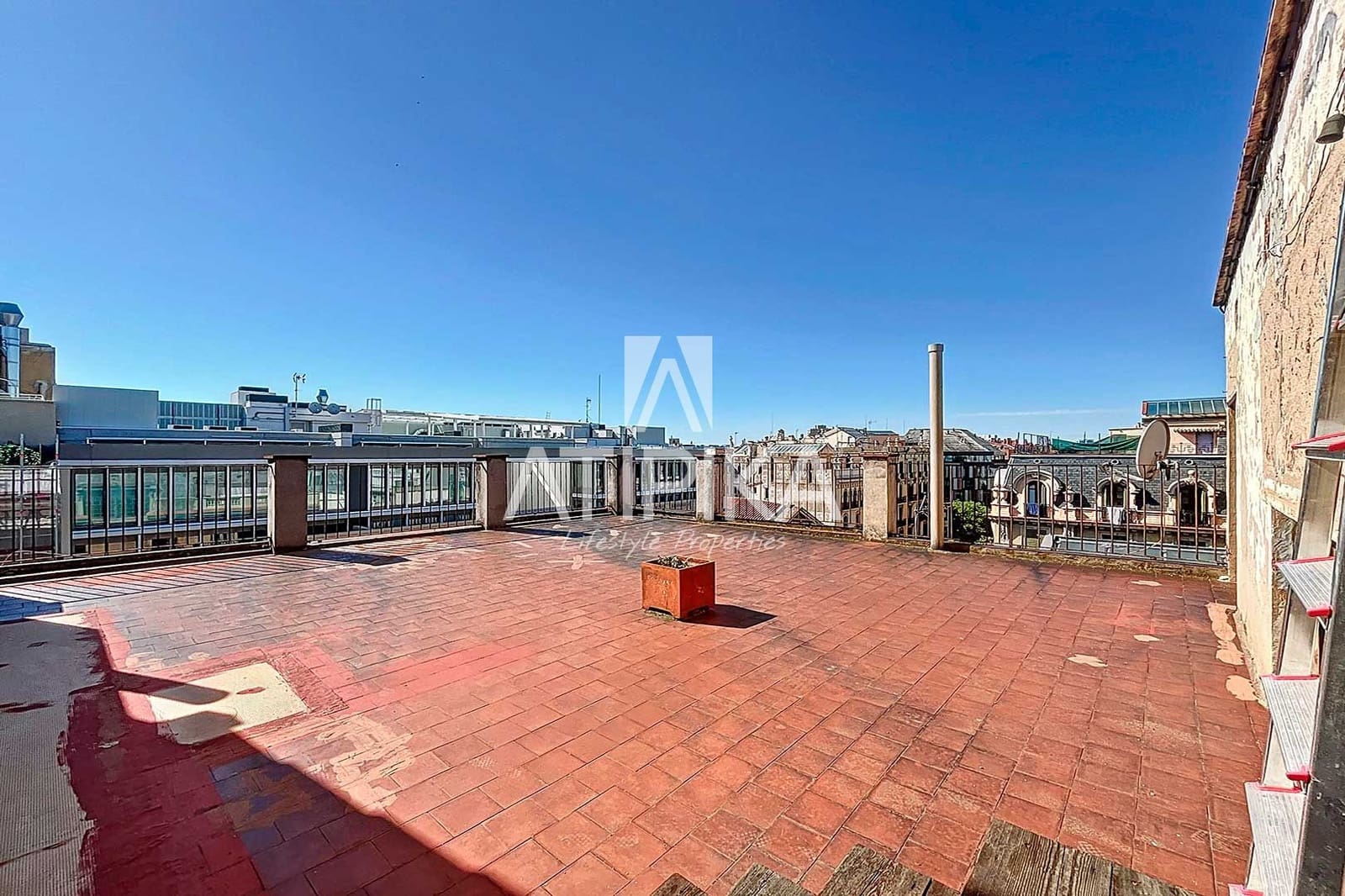 5 bedroom Apartment for sale in Barcelona city - € 2,100,000 (Ref: 8978365)