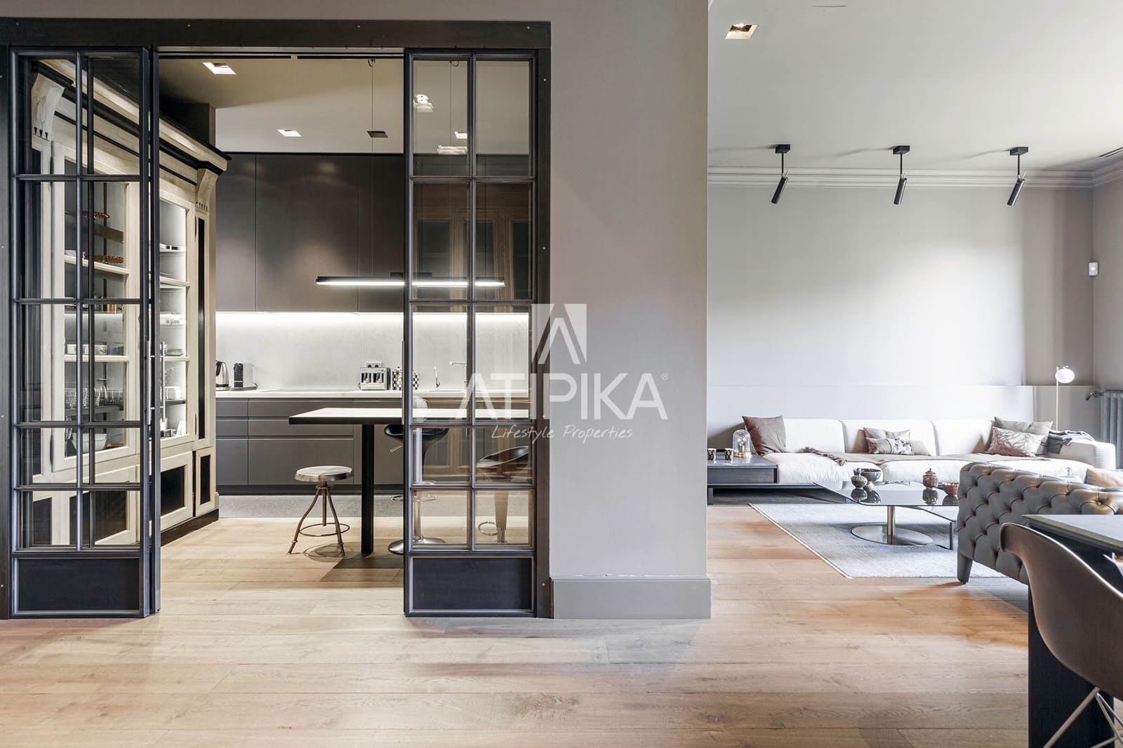 4 bedroom Apartment for sale in Barcelona city - € 2,900,000 (Ref: 9026250)