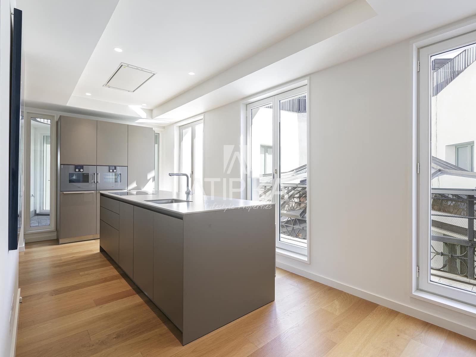 2 bedroom Apartment for sale in Barcelona city with pool - € 2,690,000 (Ref: 9058777)