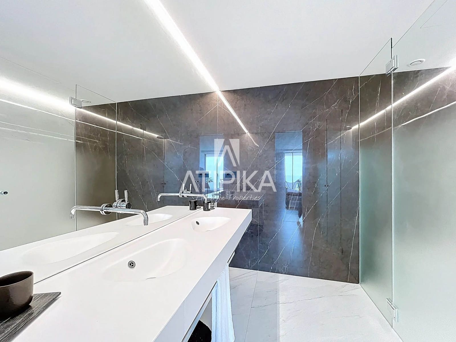 3 bedroom Apartment for sale in Barcelona city with pool - € 2,320,000 (Ref: 9062068)