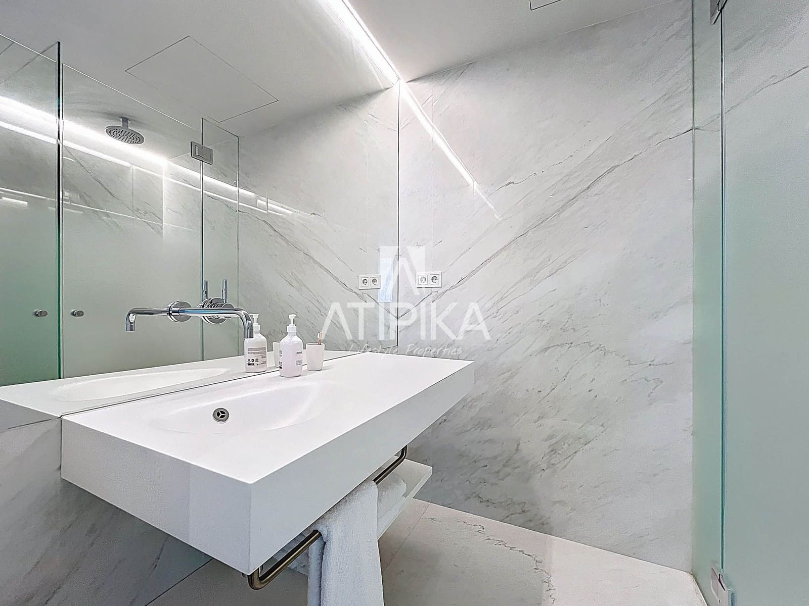 3 bedroom Apartment for sale in Barcelona city with pool - € 2,320,000 (Ref: 9062068)