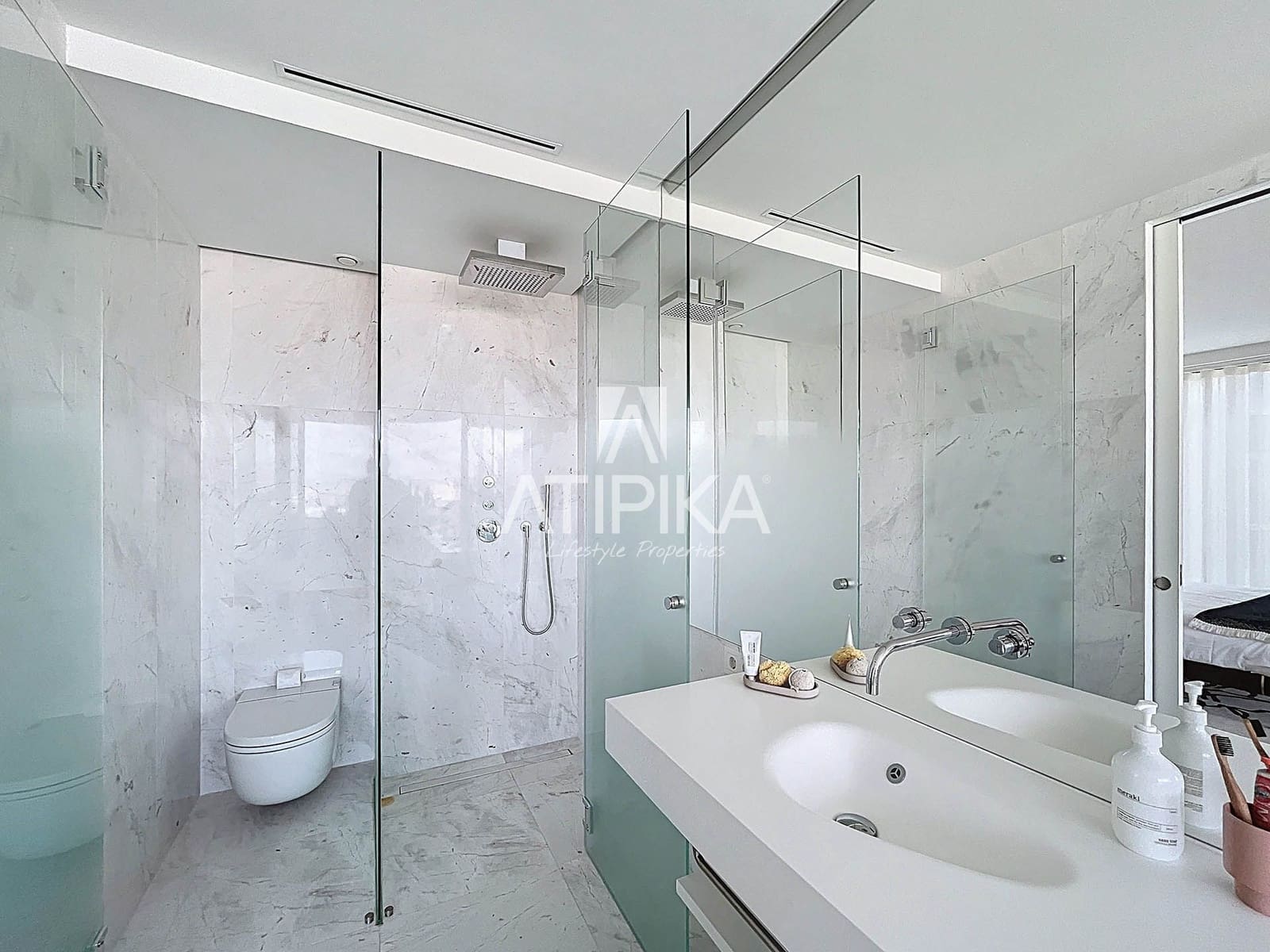 3 bedroom Apartment for sale in Barcelona city with pool - € 2,320,000 (Ref: 9062068)