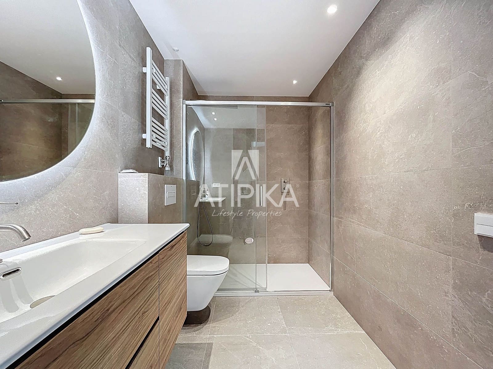 4 soveværelse Villa til leje i Gava med swimmingpool - € 6.800 (Ref: 9073075)