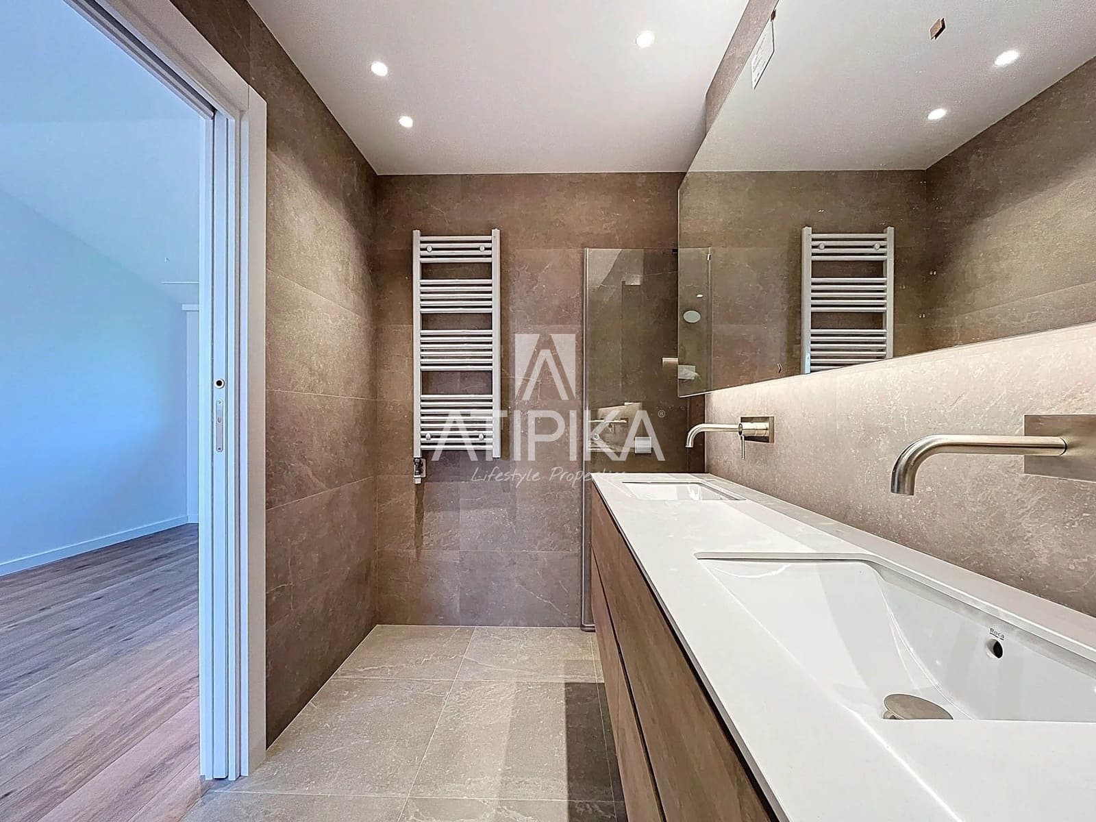 4 soveværelse Villa til leje i Gava med swimmingpool - € 6.800 (Ref: 9073075)