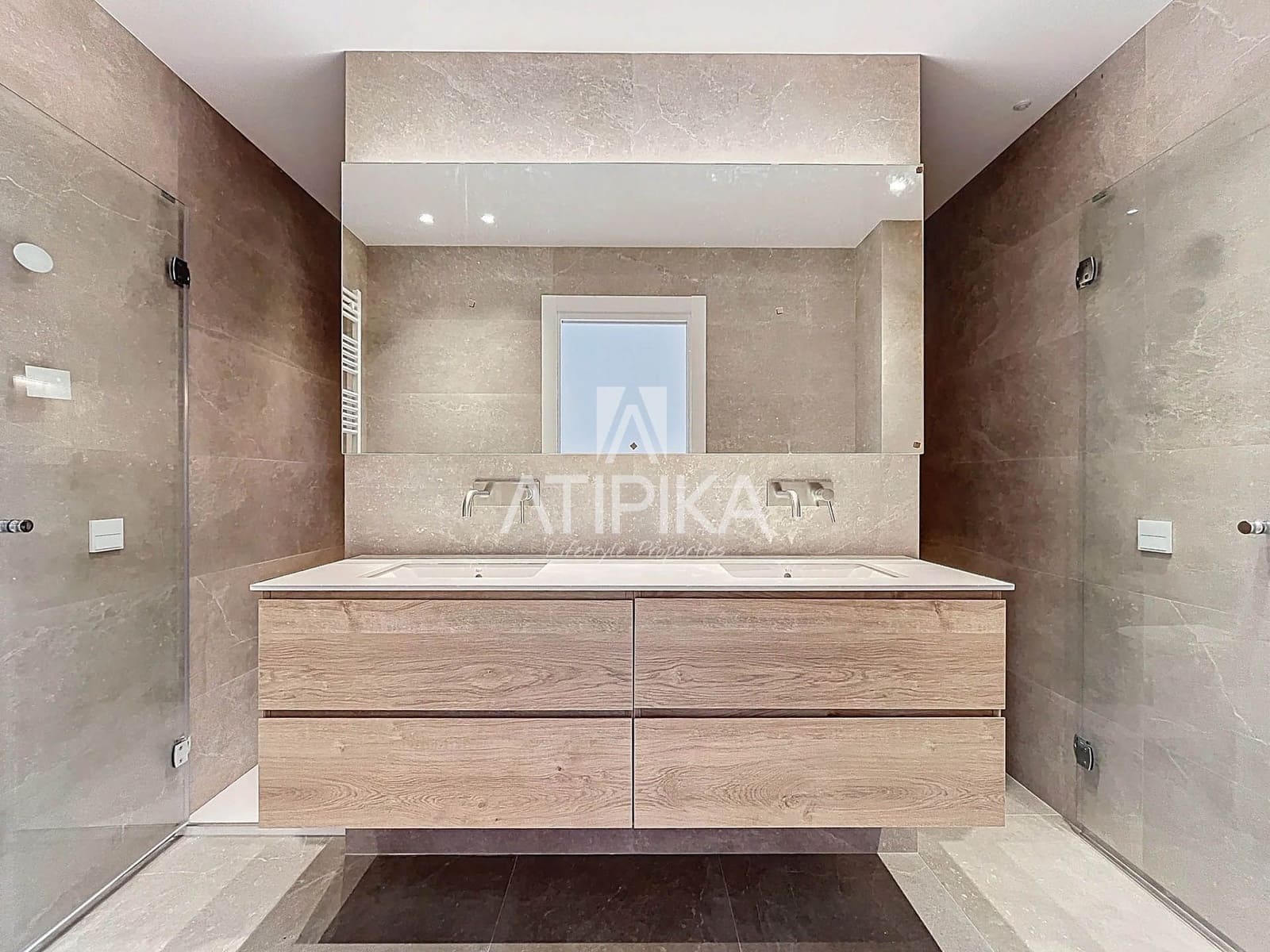 4 soveværelse Villa til leje i Gava med swimmingpool - € 6.800 (Ref: 9073075)