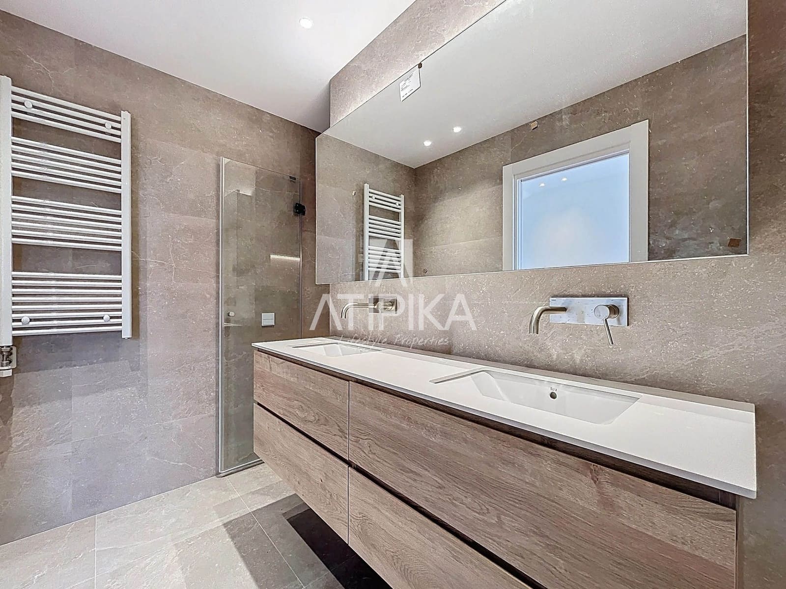 4 soveværelse Villa til leje i Gava med swimmingpool - € 6.800 (Ref: 9073075)