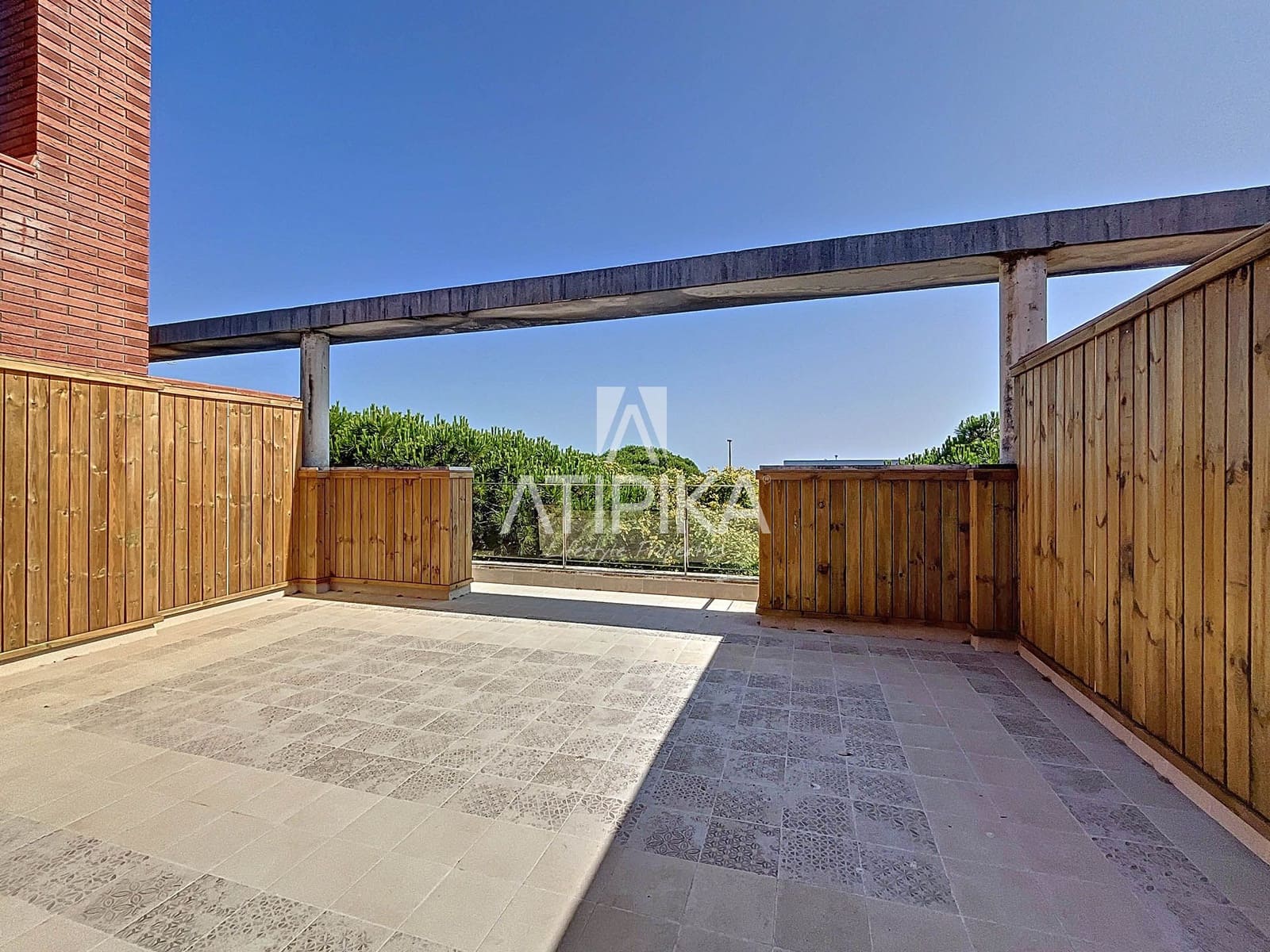 4 soveværelse Villa til leje i Gava med swimmingpool - € 6.800 (Ref: 9073075)