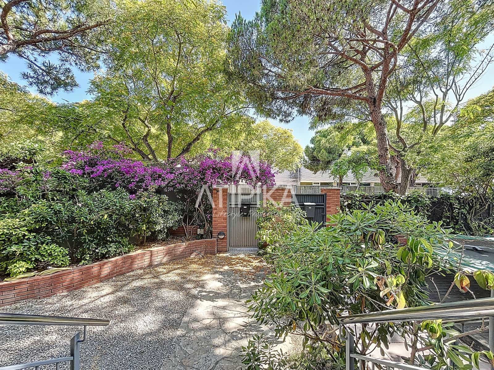 4 soveværelse Villa til leje i Gava med swimmingpool - € 6.800 (Ref: 9073075)