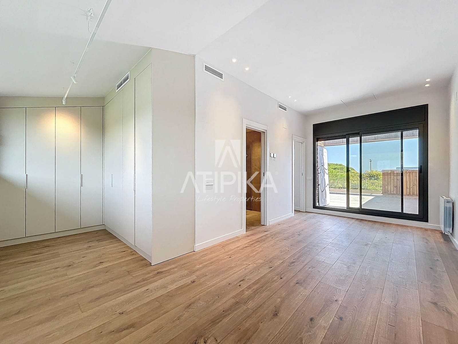 4 soveværelse Villa til leje i Gava med swimmingpool - € 6.800 (Ref: 9073075)