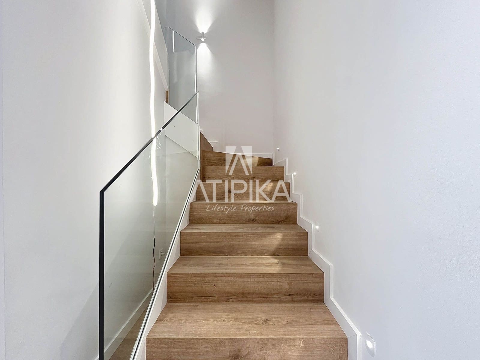 4 soveværelse Villa til leje i Gava med swimmingpool - € 6.800 (Ref: 9073075)