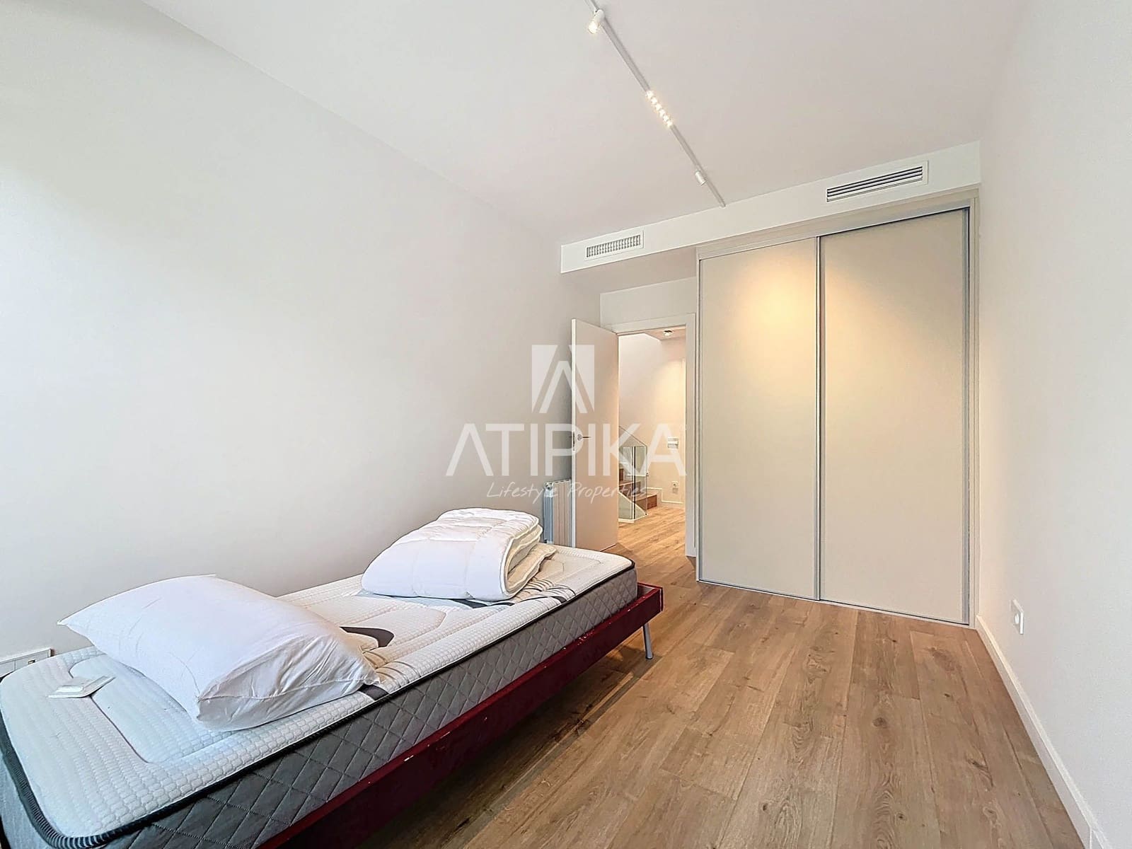 4 soveværelse Villa til leje i Gava med swimmingpool - € 6.800 (Ref: 9073075)