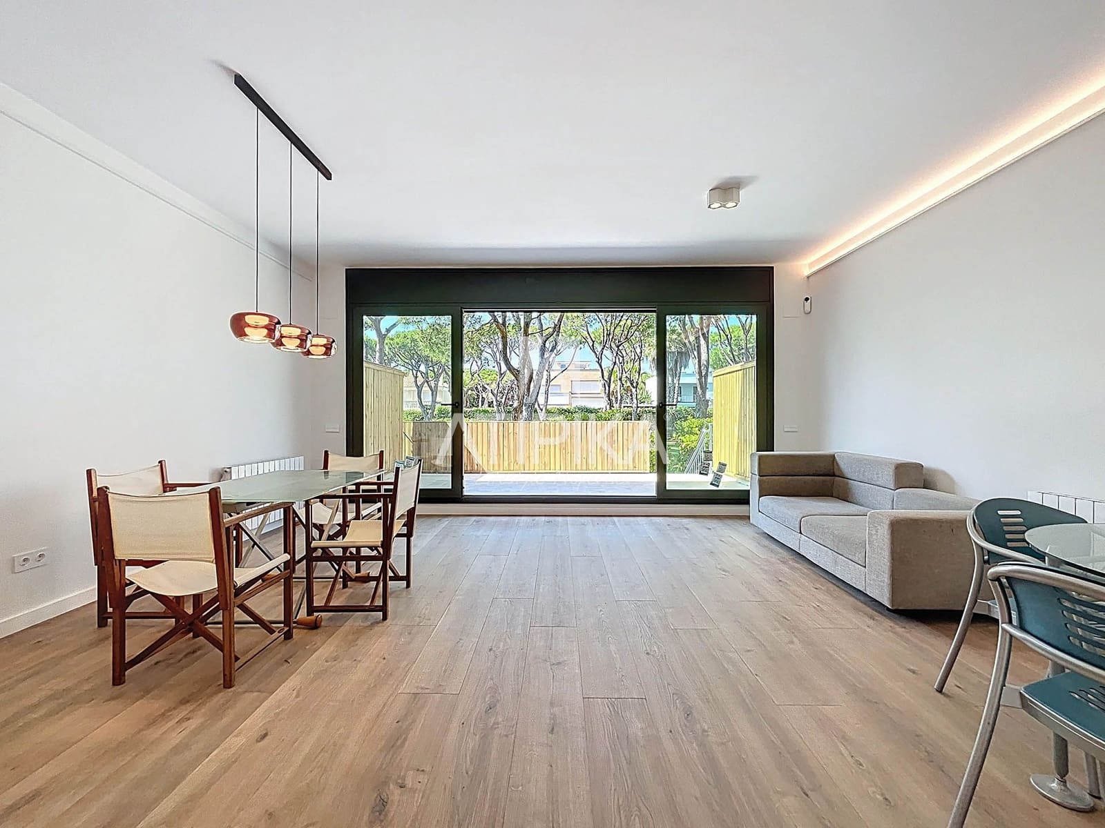 4 soveværelse Villa til leje i Gava med swimmingpool - € 6.800 (Ref: 9073075)