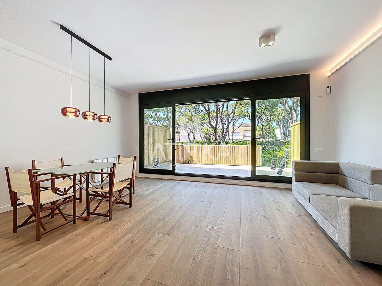 4 soveværelse Villa til leje i Gava med swimmingpool - € 6.800 (Ref: 9073075)