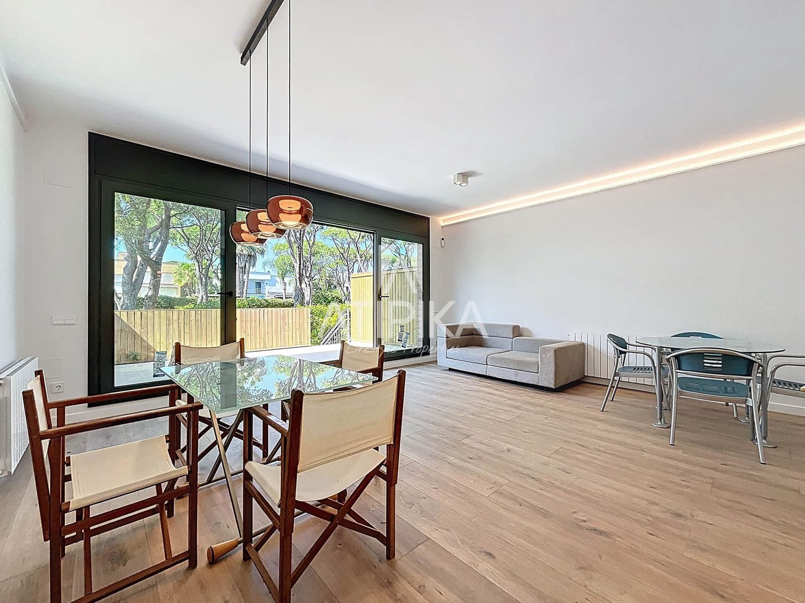 4 soveværelse Villa til leje i Gava med swimmingpool - € 6.800 (Ref: 9073075)