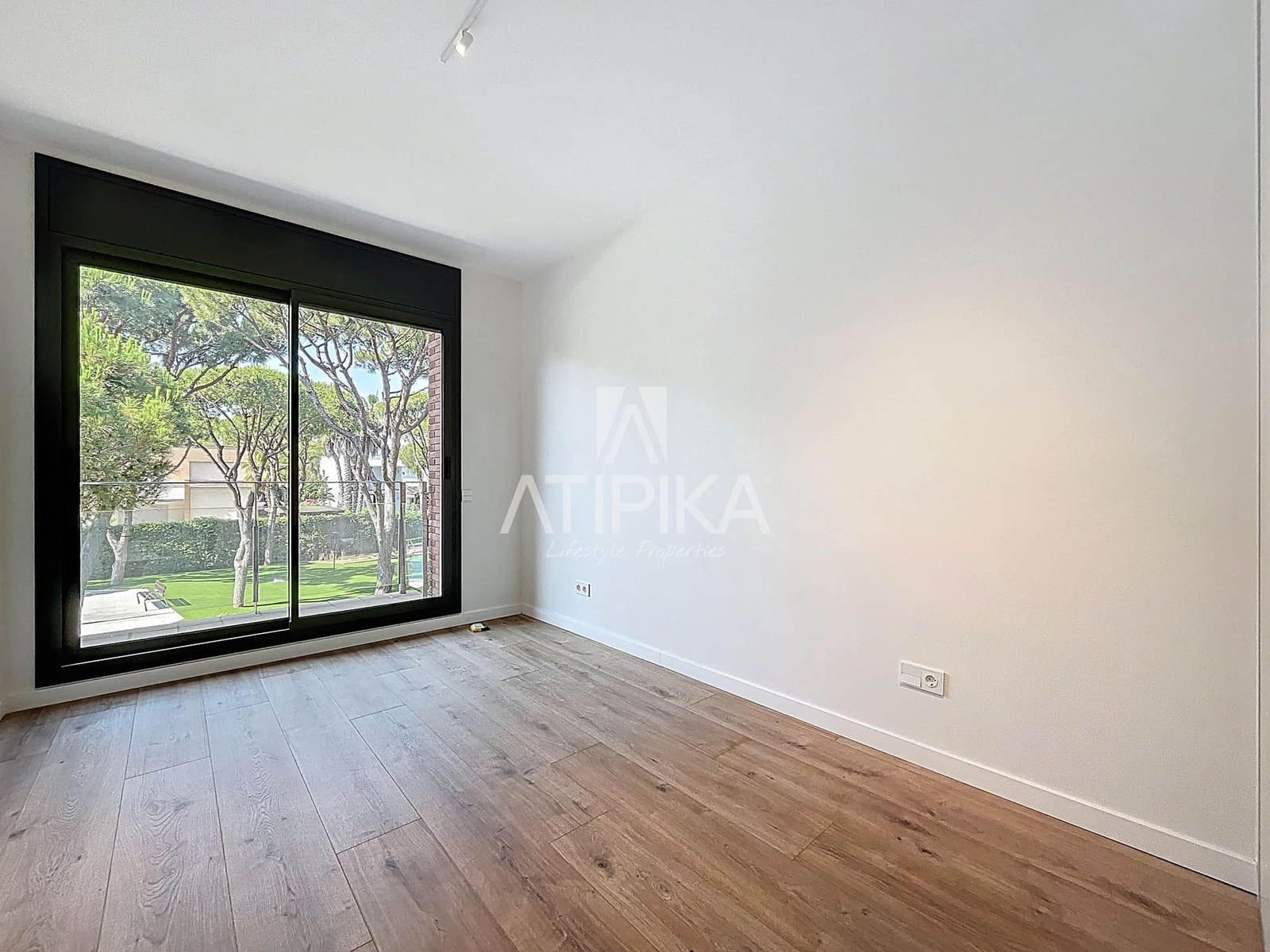 4 soveværelse Villa til leje i Gava med swimmingpool - € 6.800 (Ref: 9073075)