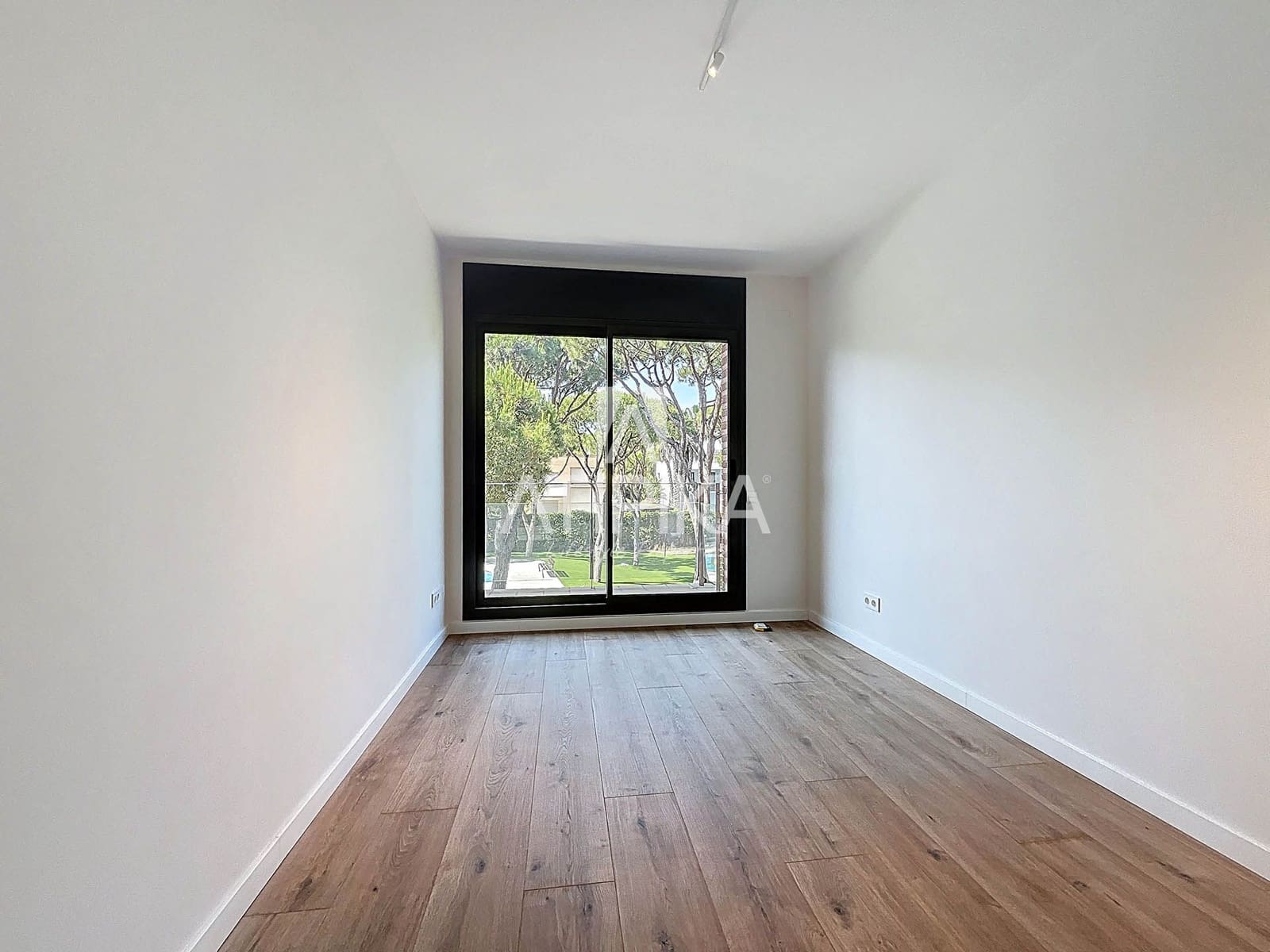 4 soveværelse Villa til leje i Gava med swimmingpool - € 6.800 (Ref: 9073075)