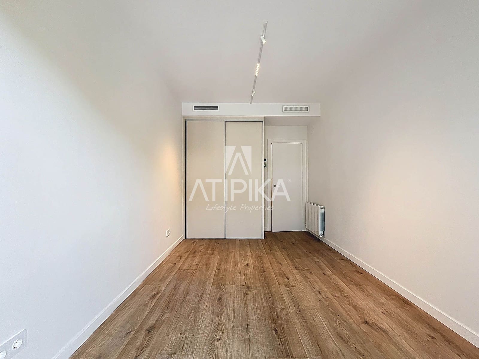 4 soveværelse Villa til leje i Gava med swimmingpool - € 6.800 (Ref: 9073075)