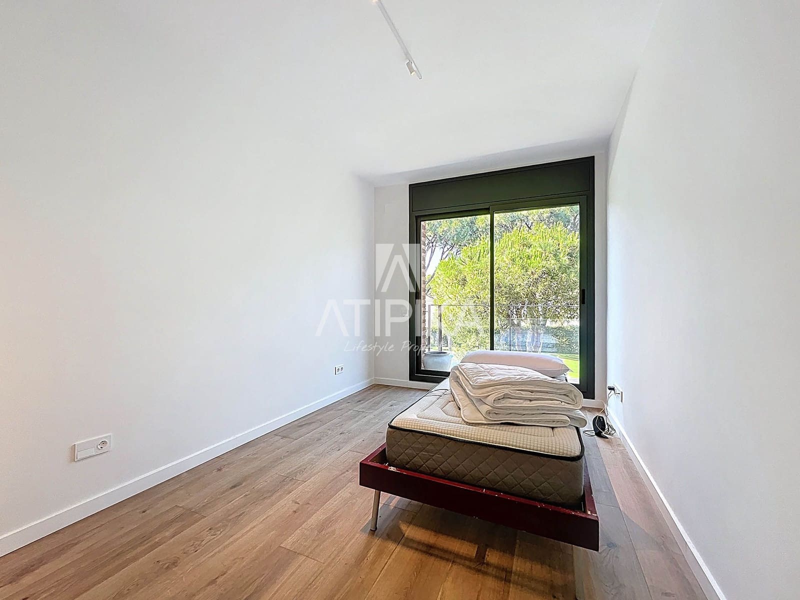 4 soveværelse Villa til leje i Gava med swimmingpool - € 6.800 (Ref: 9073075)