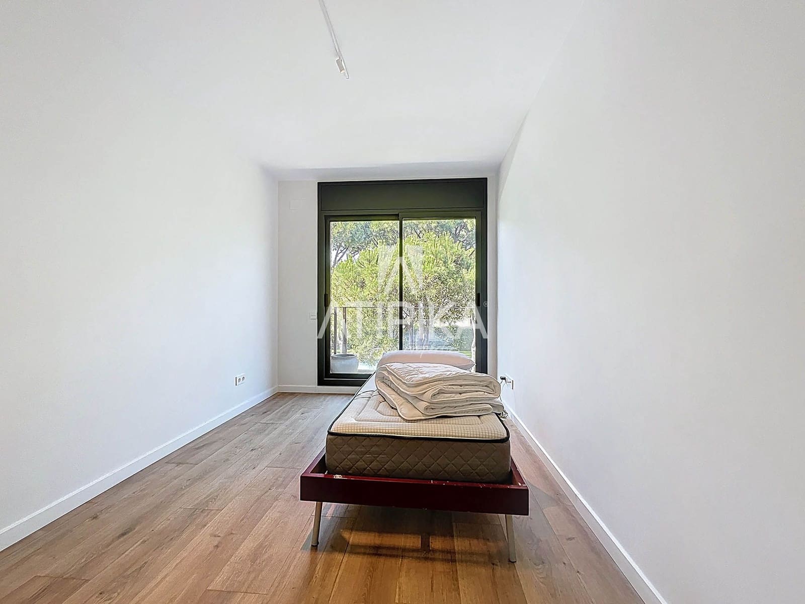 4 soveværelse Villa til leje i Gava med swimmingpool - € 6.800 (Ref: 9073075)