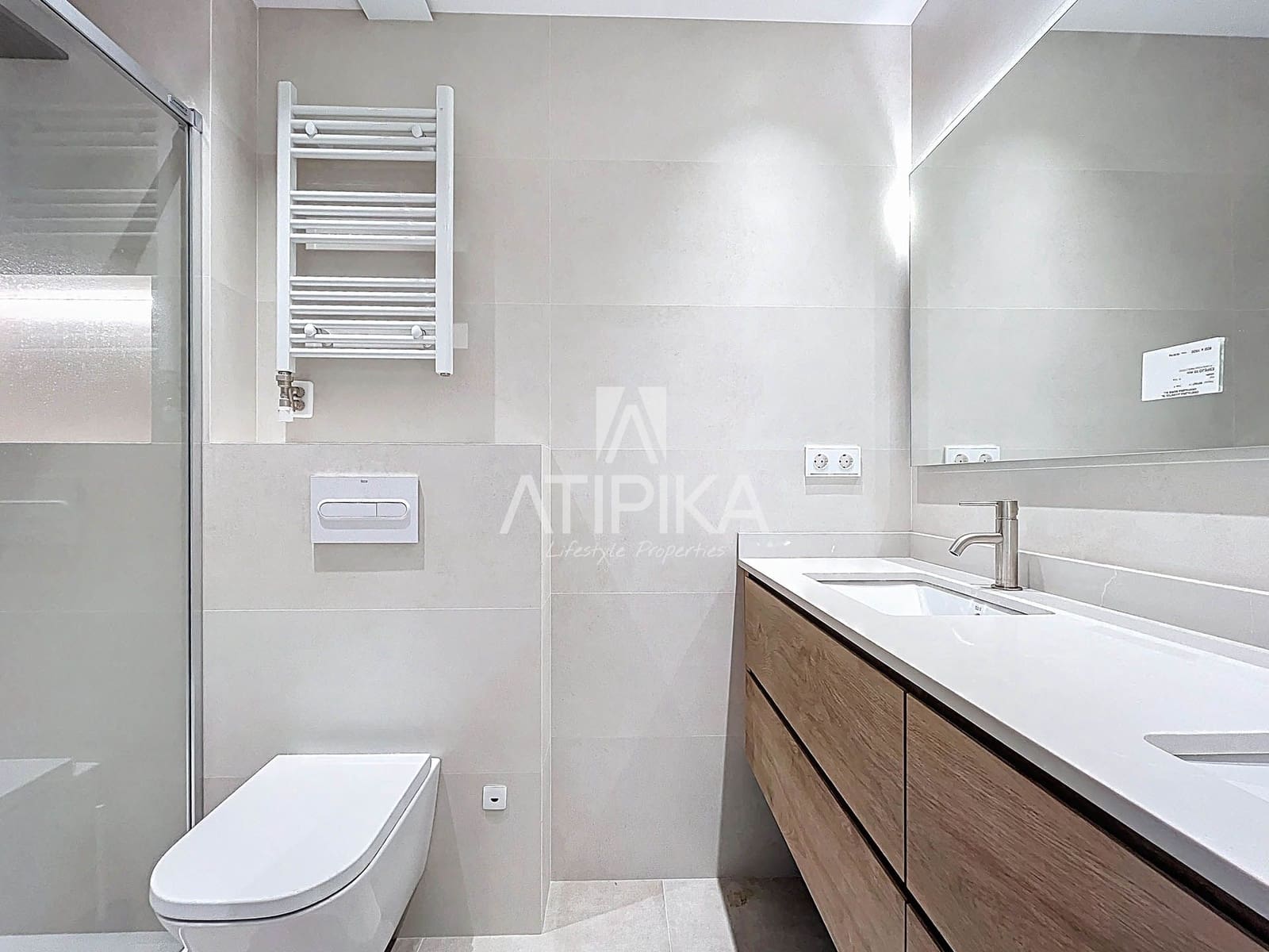 4 soveværelse Villa til leje i Gava med swimmingpool - € 6.800 (Ref: 9073075)