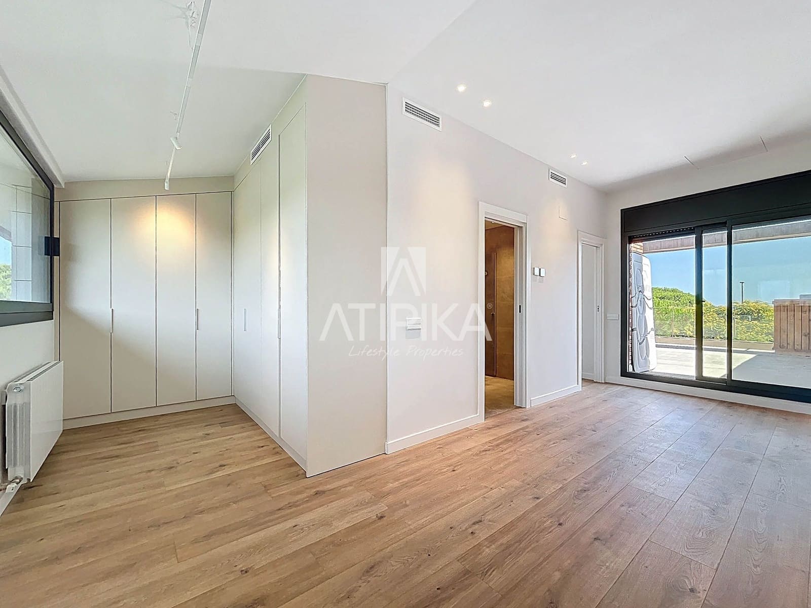 4 soveværelse Villa til leje i Gava med swimmingpool - € 6.800 (Ref: 9073075)