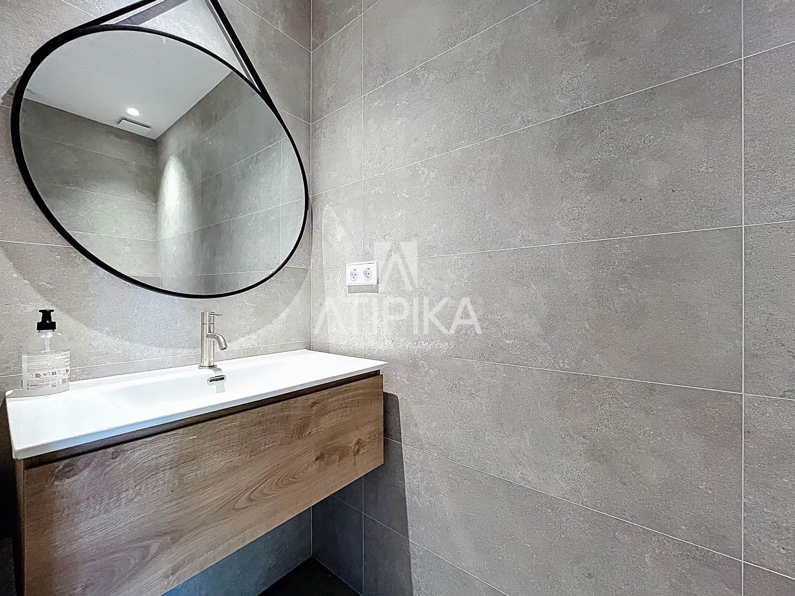 4 soveværelse Villa til leje i Gava med swimmingpool - € 6.800 (Ref: 9073075)