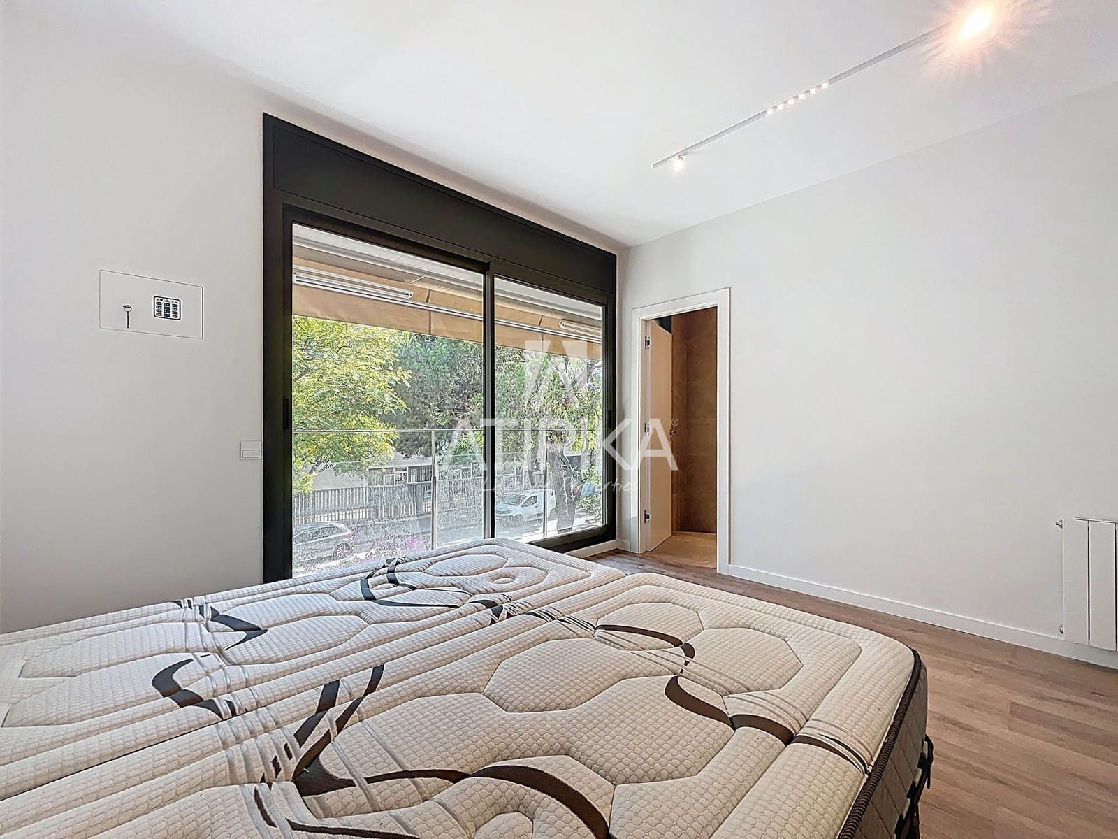 4 soveværelse Villa til leje i Gava med swimmingpool - € 6.800 (Ref: 9073075)