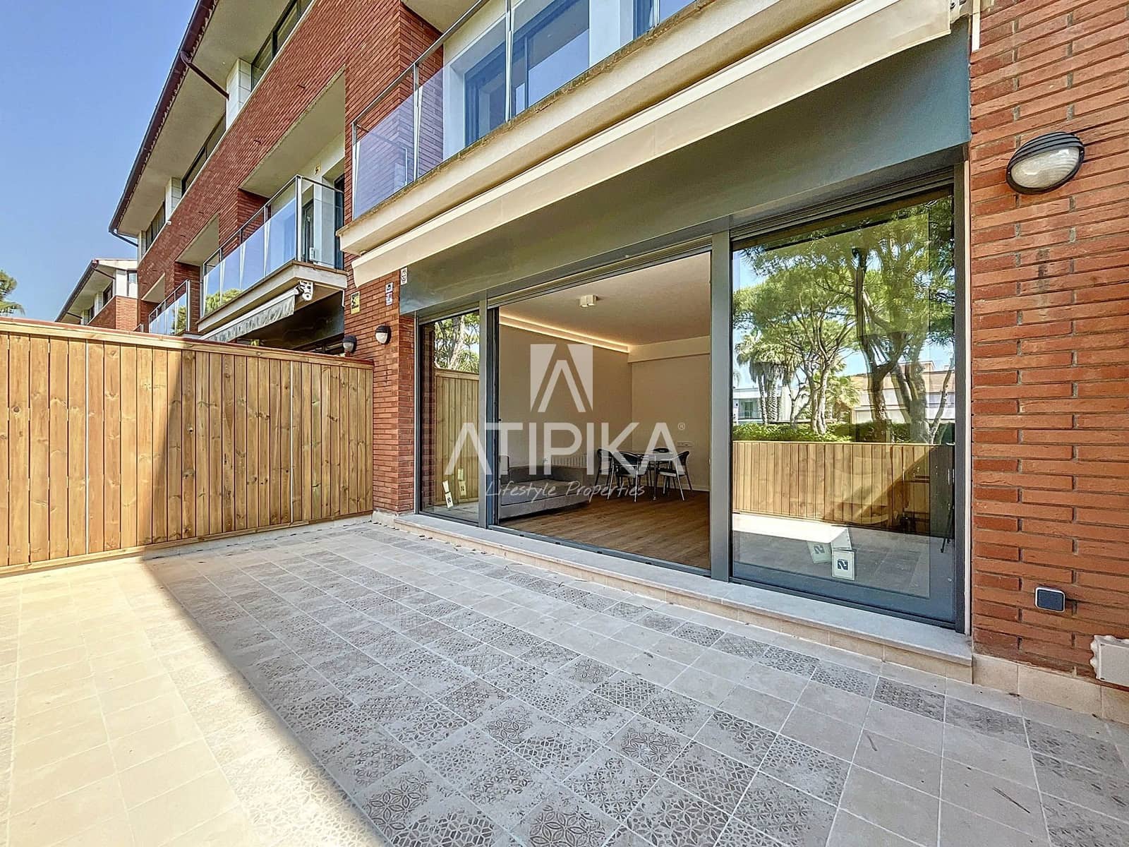 4 soveværelse Villa til leje i Gava med swimmingpool - € 6.800 (Ref: 9073075)