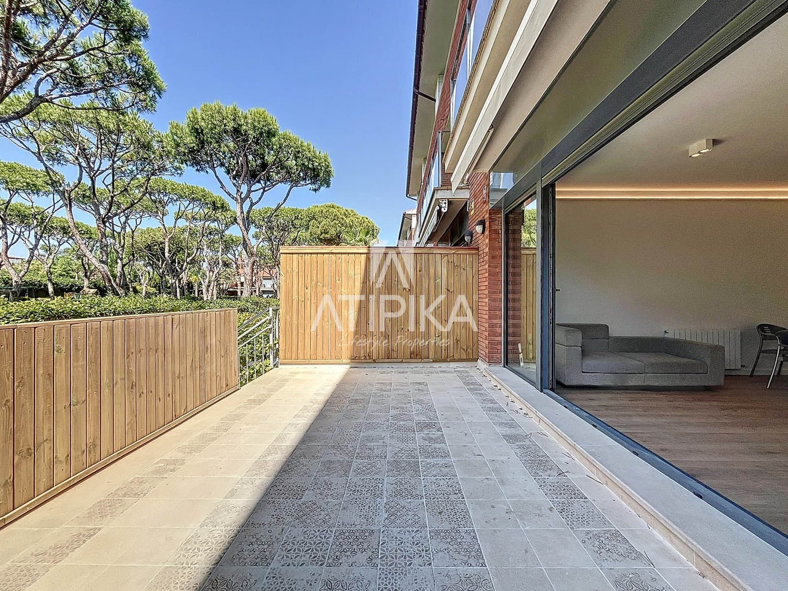 4 soveværelse Villa til leje i Gava med swimmingpool - € 6.800 (Ref: 9073075)