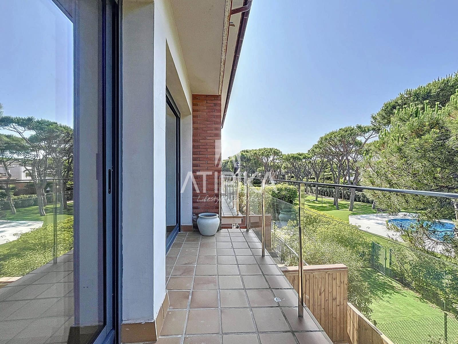 4 soveværelse Villa til leje i Gava med swimmingpool - € 6.800 (Ref: 9073075)