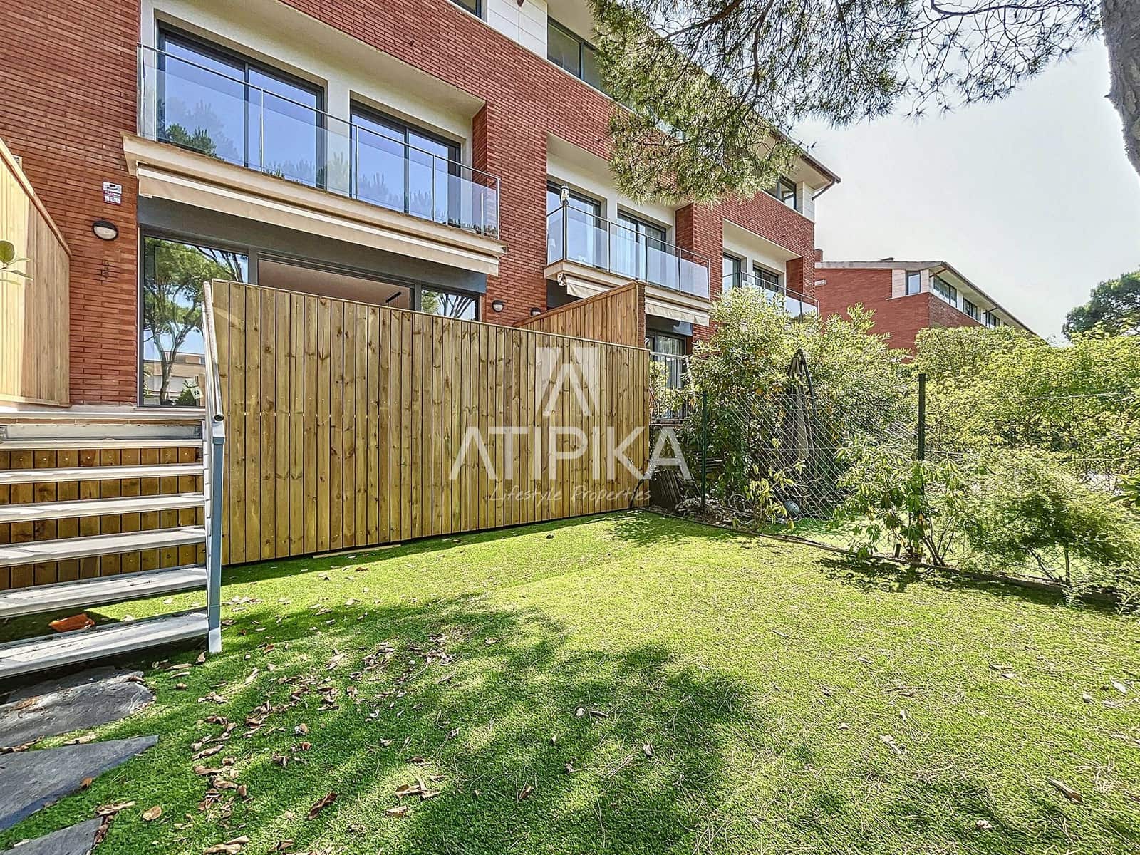 4 soveværelse Villa til leje i Gava med swimmingpool - € 6.800 (Ref: 9073075)