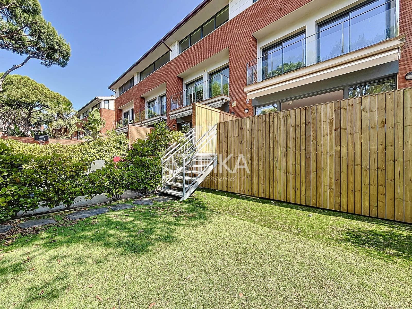 4 soveværelse Villa til leje i Gava med swimmingpool - € 6.800 (Ref: 9073075)