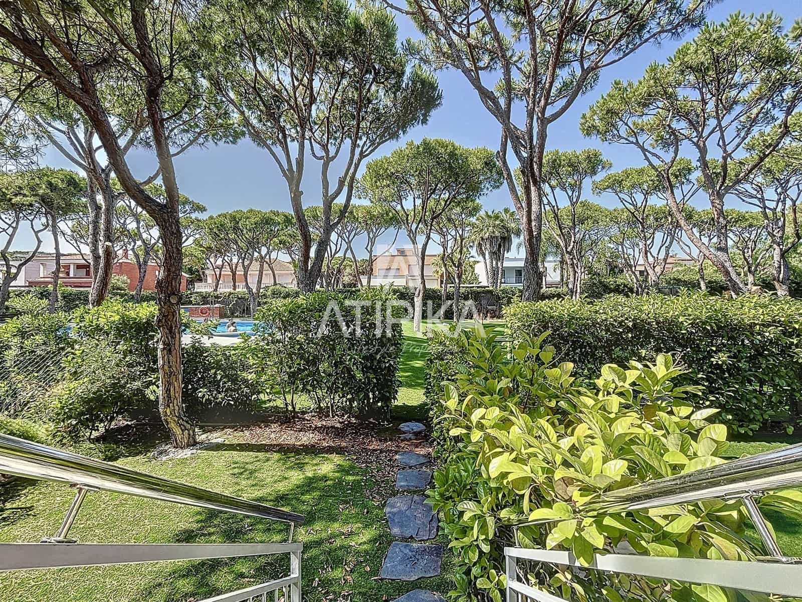 4 soveværelse Villa til leje i Gava med swimmingpool - € 6.800 (Ref: 9073075)