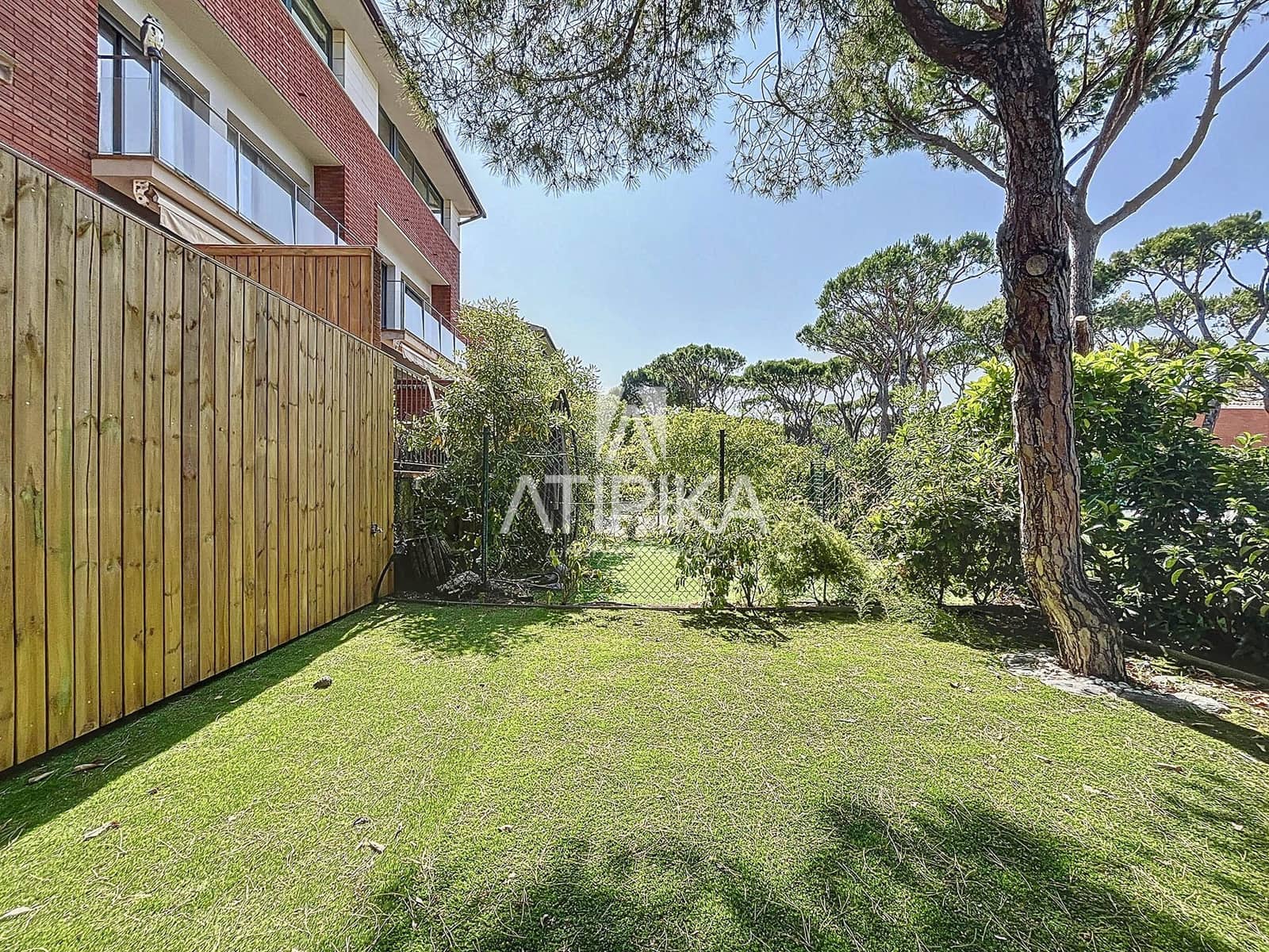 4 soveværelse Villa til leje i Gava med swimmingpool - € 6.800 (Ref: 9073075)