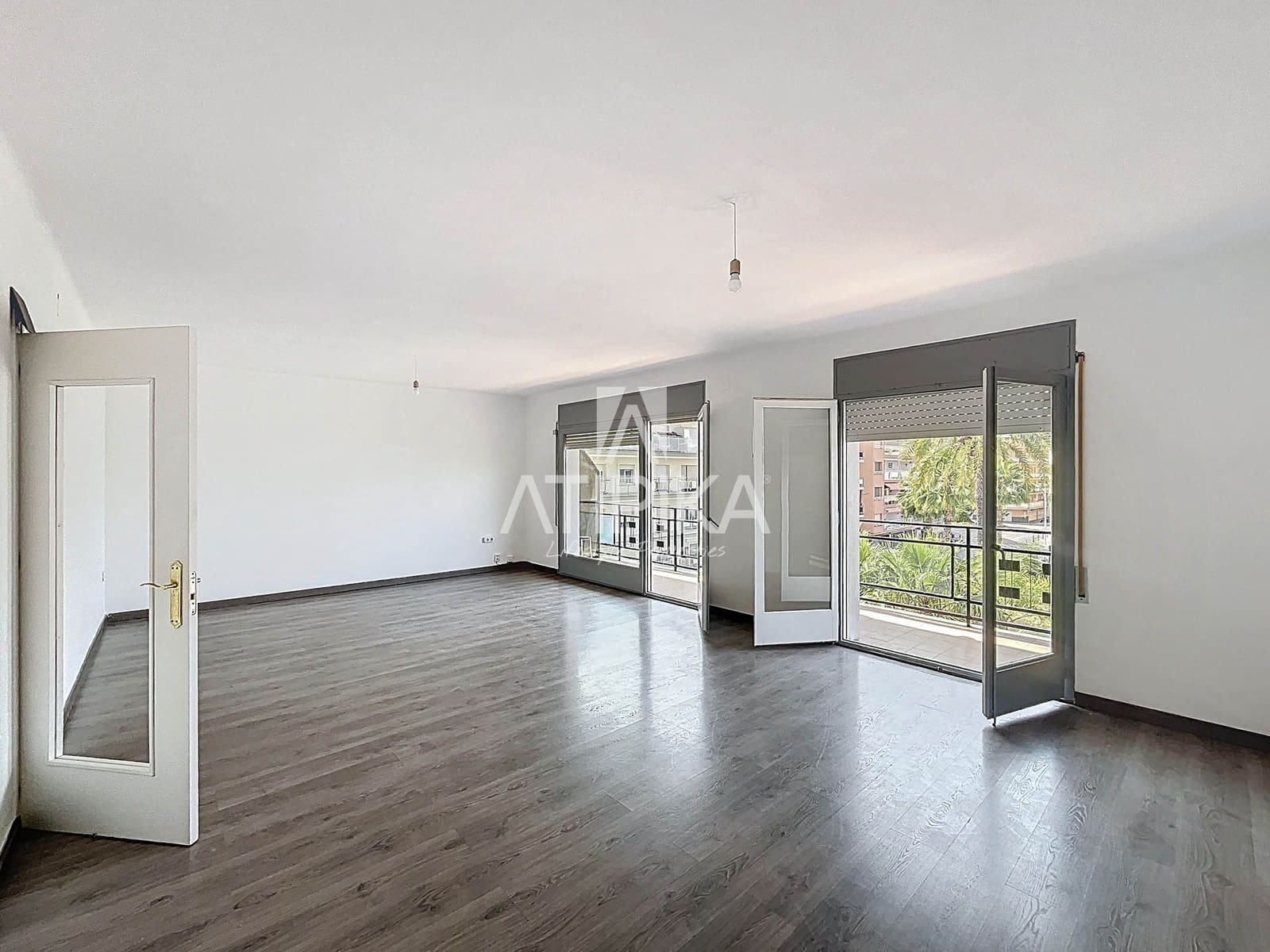 3 bedroom Apartment for sale in Pineda de Mar - € 190,000 (Ref: 9077717)