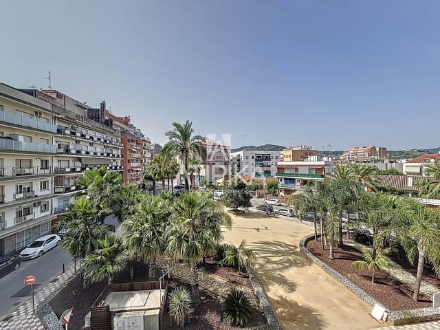 3 bedroom Apartment for sale in Pineda de Mar - € 190,000 (Ref: 9077717)