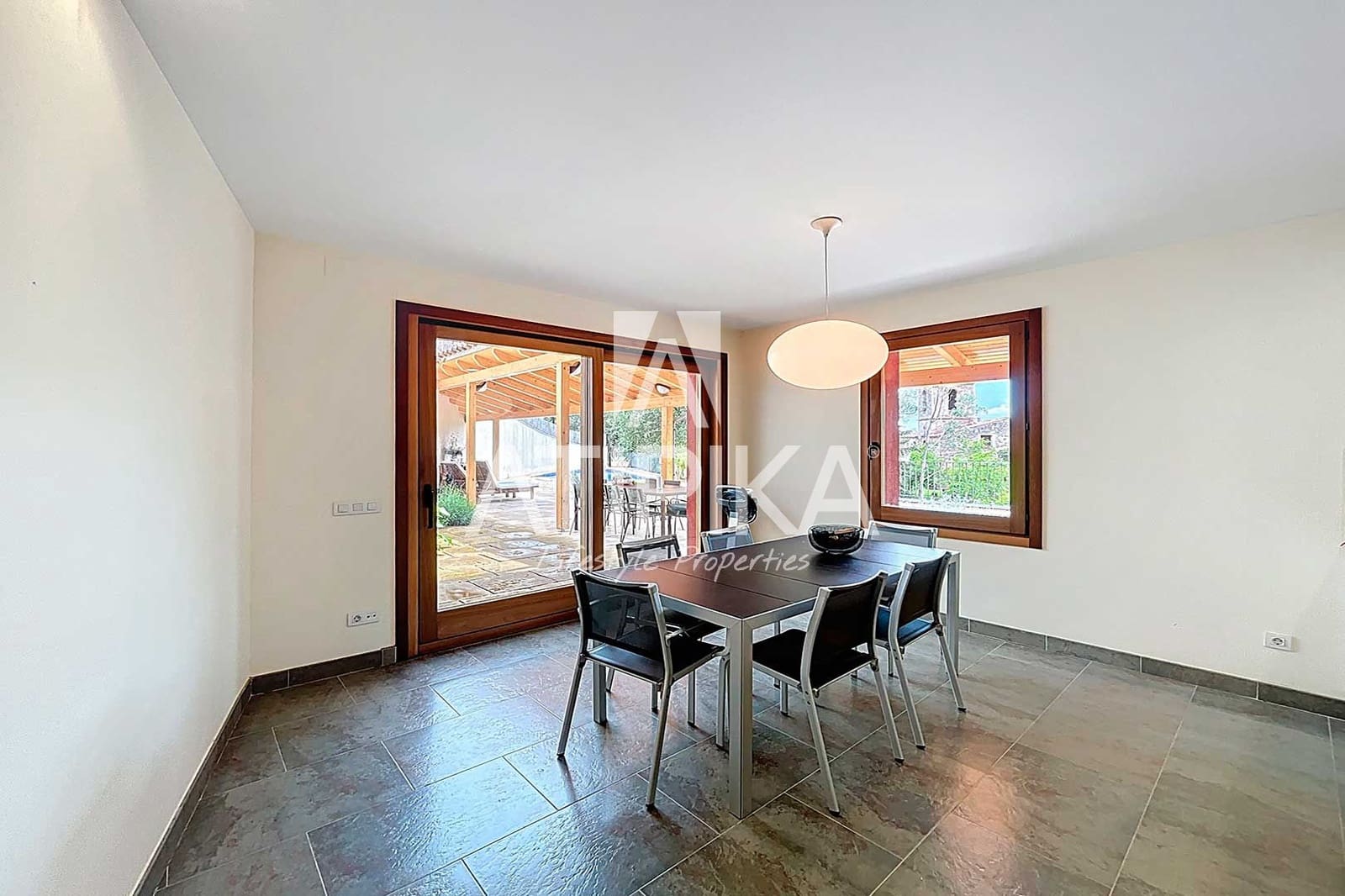 4 soverom Villa til salgs i Gallifa med svømmebasseng - € 990 000 (Ref: 9077718)