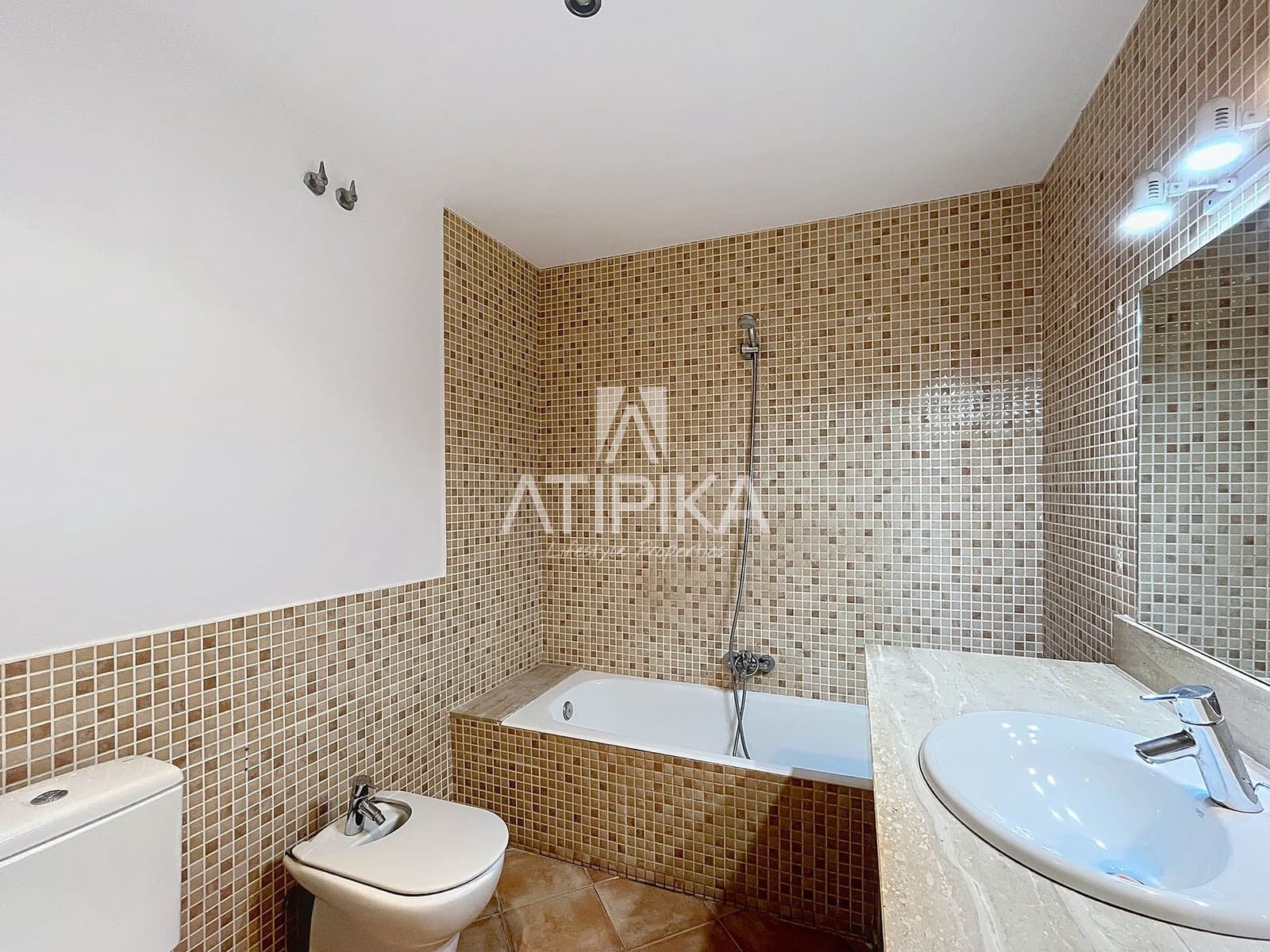 6 bedroom Apartment for sale in Barcelona city - € 1,690,000 (Ref: 9084861)