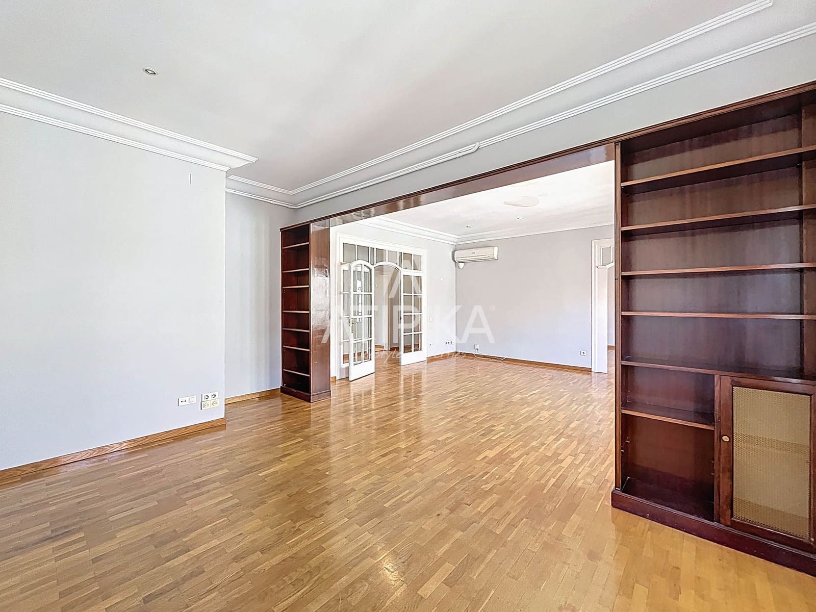 6 bedroom Apartment for sale in Barcelona city - € 1,690,000 (Ref: 9084861)