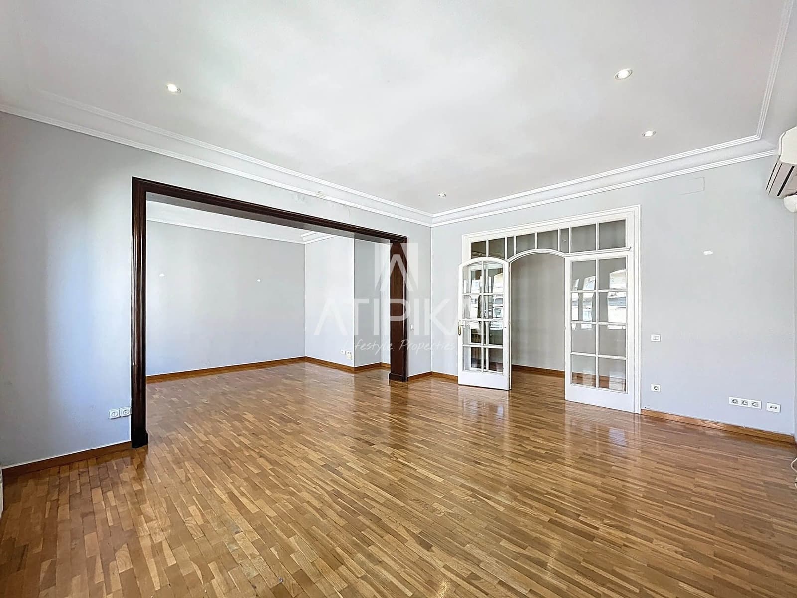 6 bedroom Apartment for sale in Barcelona city - € 1,690,000 (Ref: 9084861)