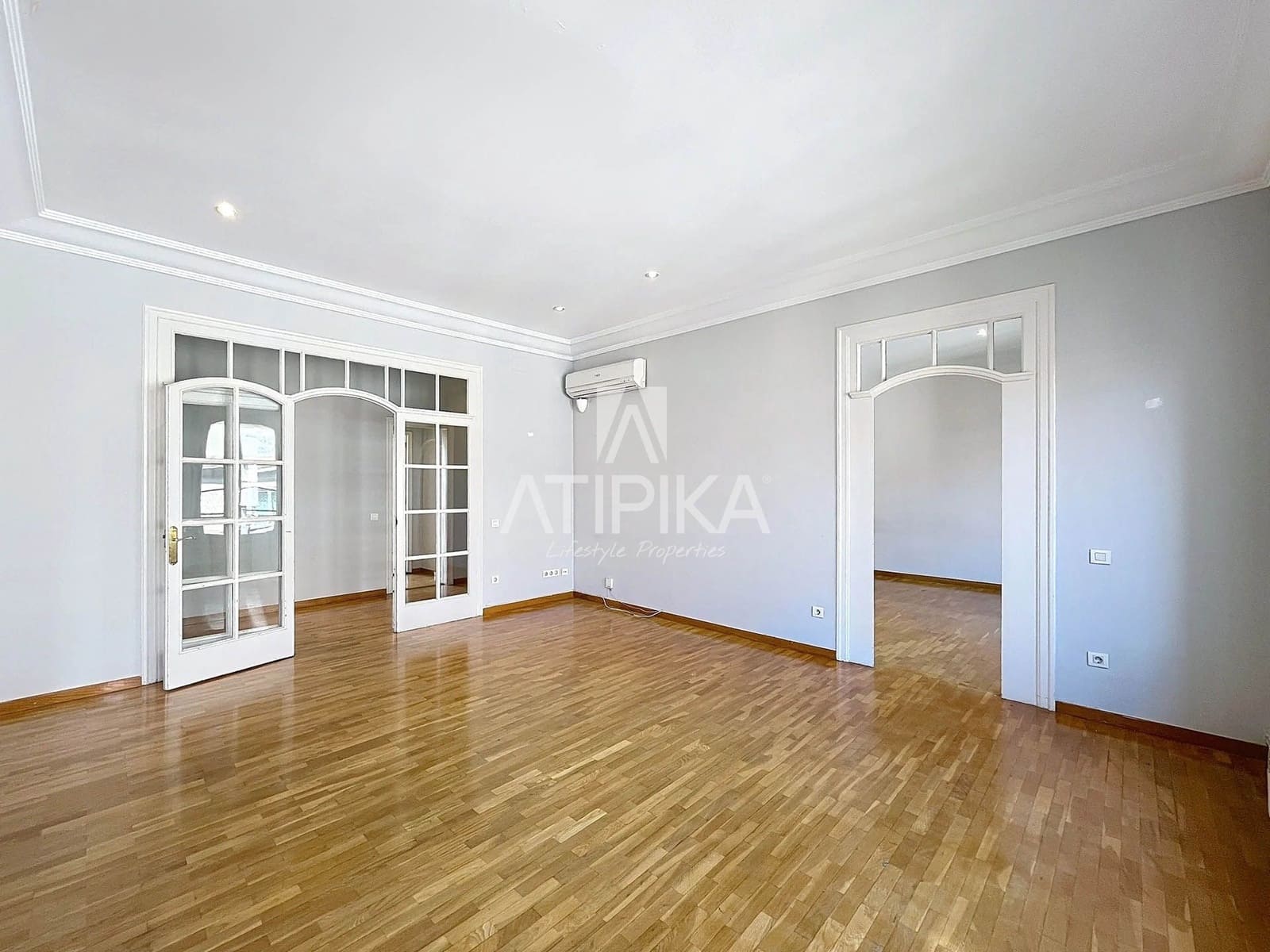 6 bedroom Apartment for sale in Barcelona city - € 1,690,000 (Ref: 9084861)