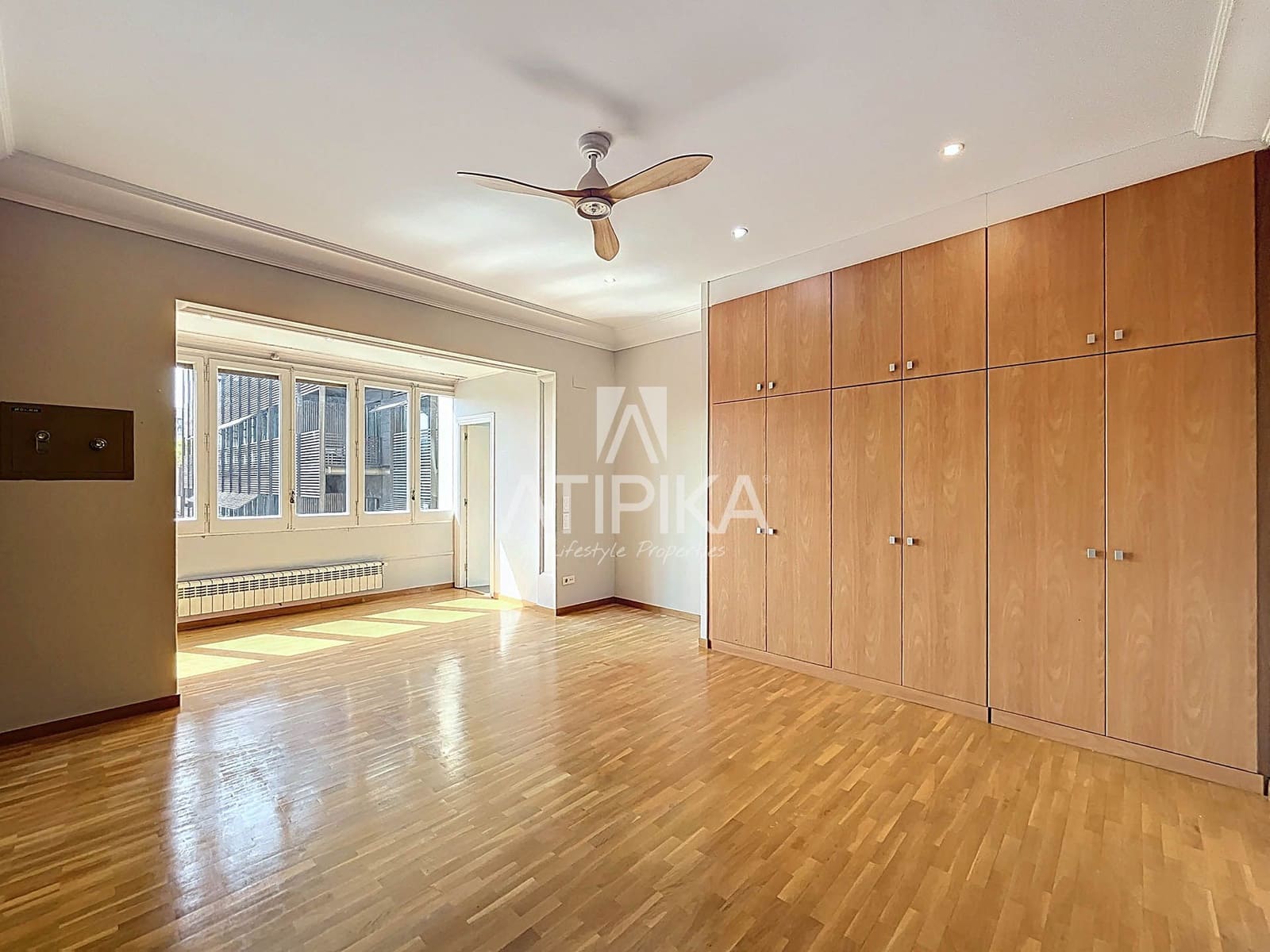 6 bedroom Apartment for sale in Barcelona city - € 1,690,000 (Ref: 9084861)