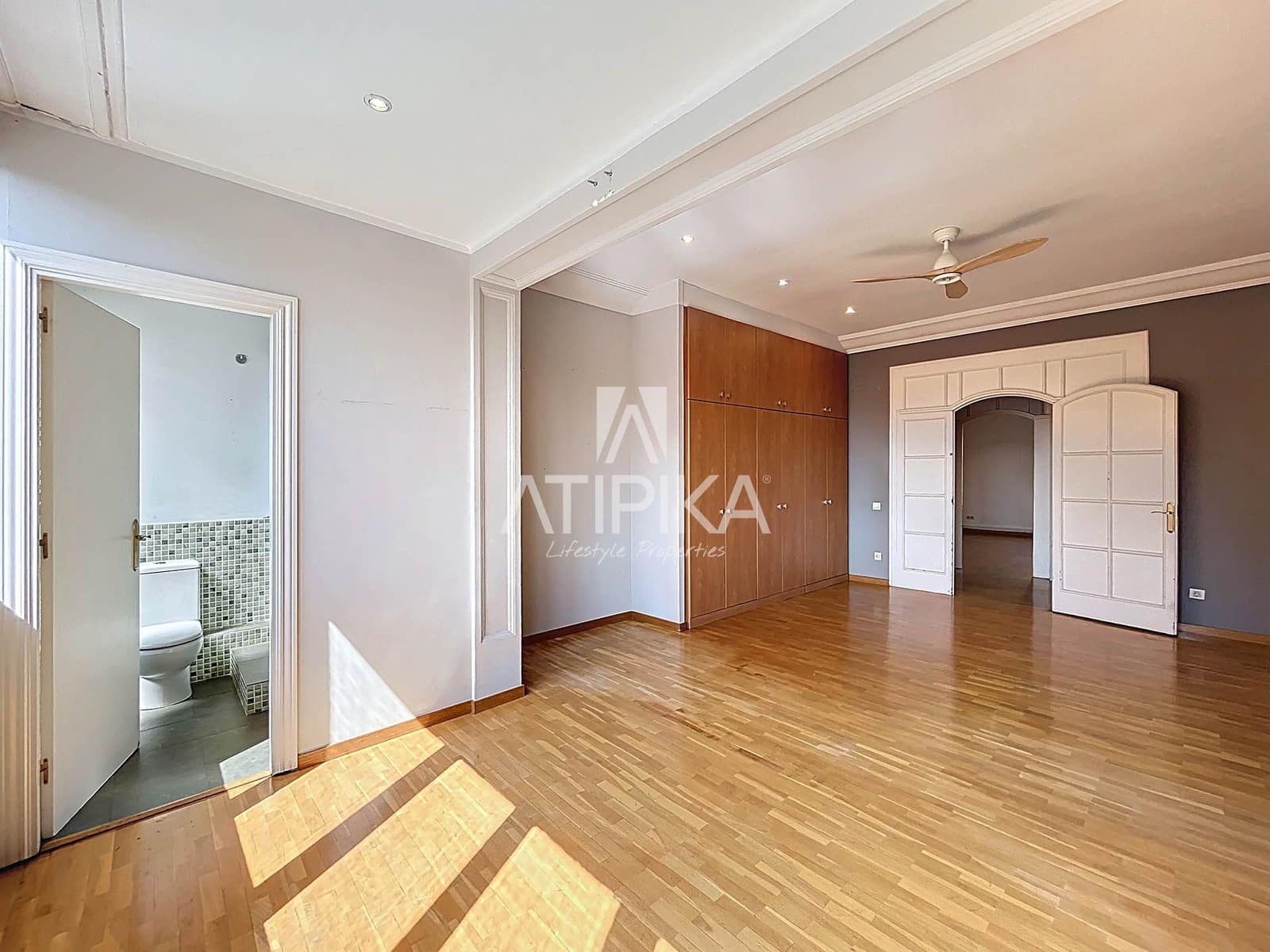 6 bedroom Apartment for sale in Barcelona city - € 1,690,000 (Ref: 9084861)