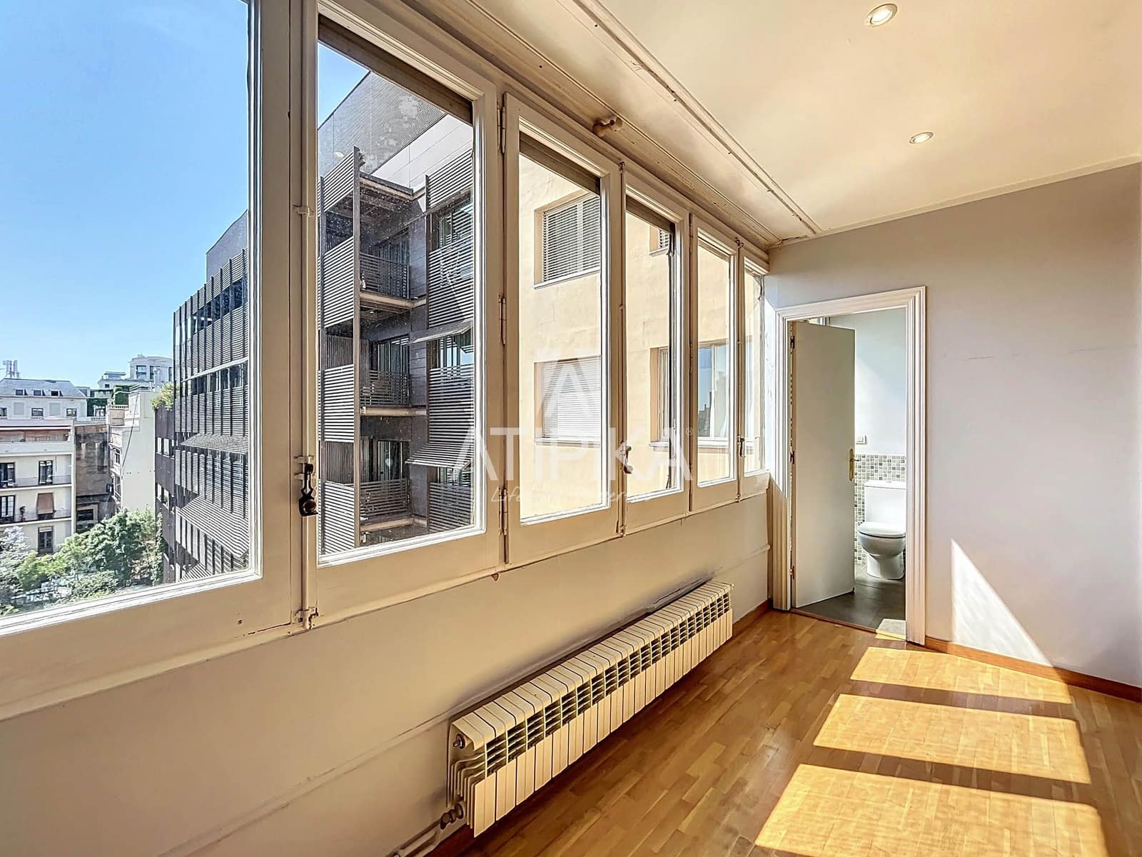 6 bedroom Apartment for sale in Barcelona city - € 1,690,000 (Ref: 9084861)