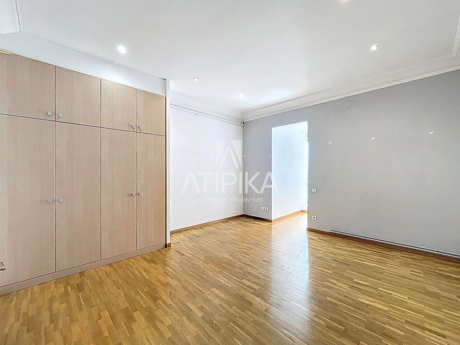 6 bedroom Apartment for sale in Barcelona city - € 1,690,000 (Ref: 9084861)