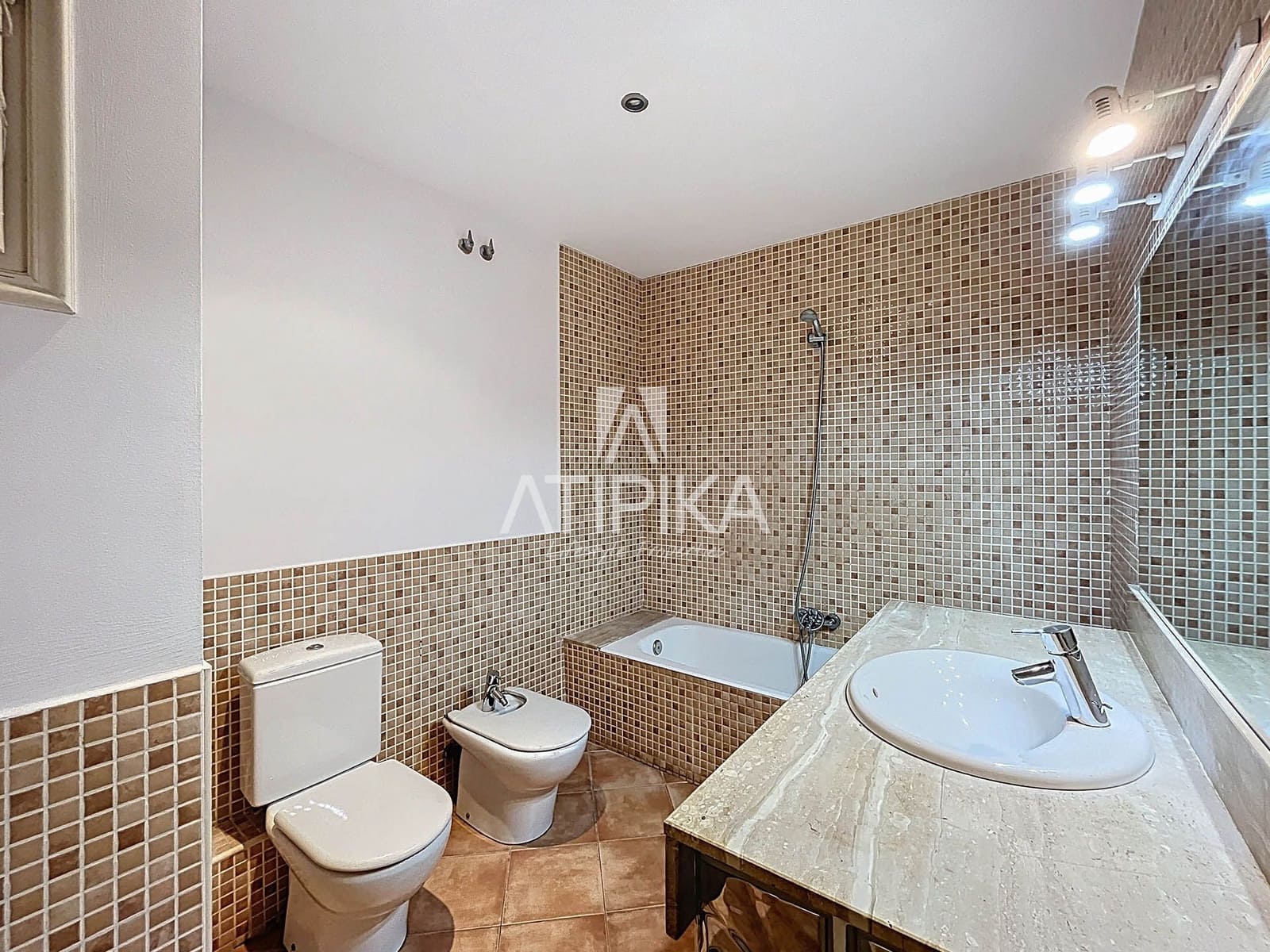 6 bedroom Apartment for sale in Barcelona city - € 1,690,000 (Ref: 9084861)