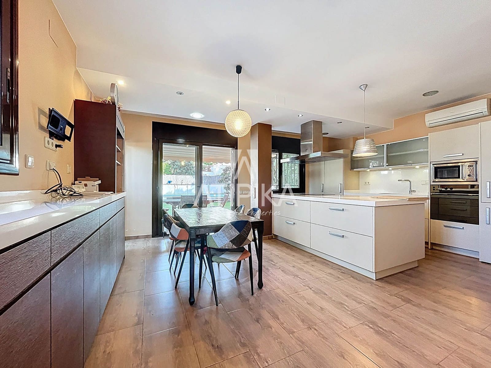 5 sypialnia Willa na sprzedaż w Castelldefels z basenem - 1 550 000 € (Ref: 9084862)