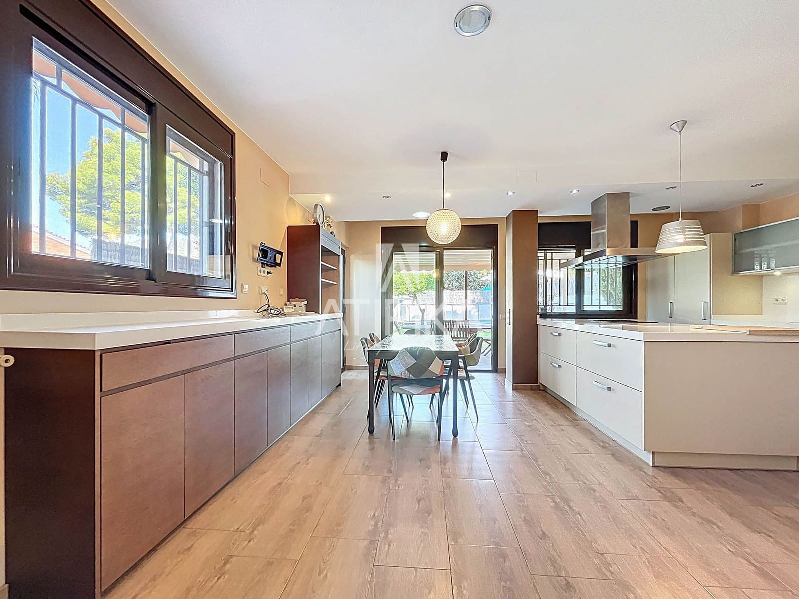 5 sypialnia Willa na sprzedaż w Castelldefels z basenem - 1 550 000 € (Ref: 9084862)