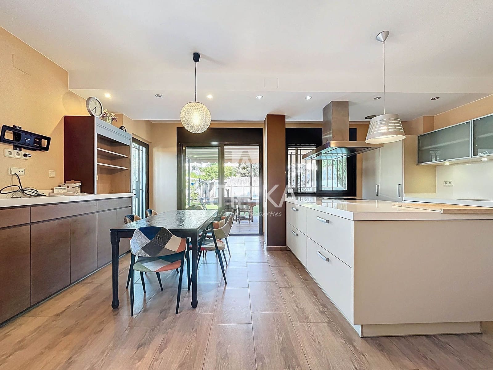 5 sypialnia Willa na sprzedaż w Castelldefels z basenem - 1 550 000 € (Ref: 9084862)